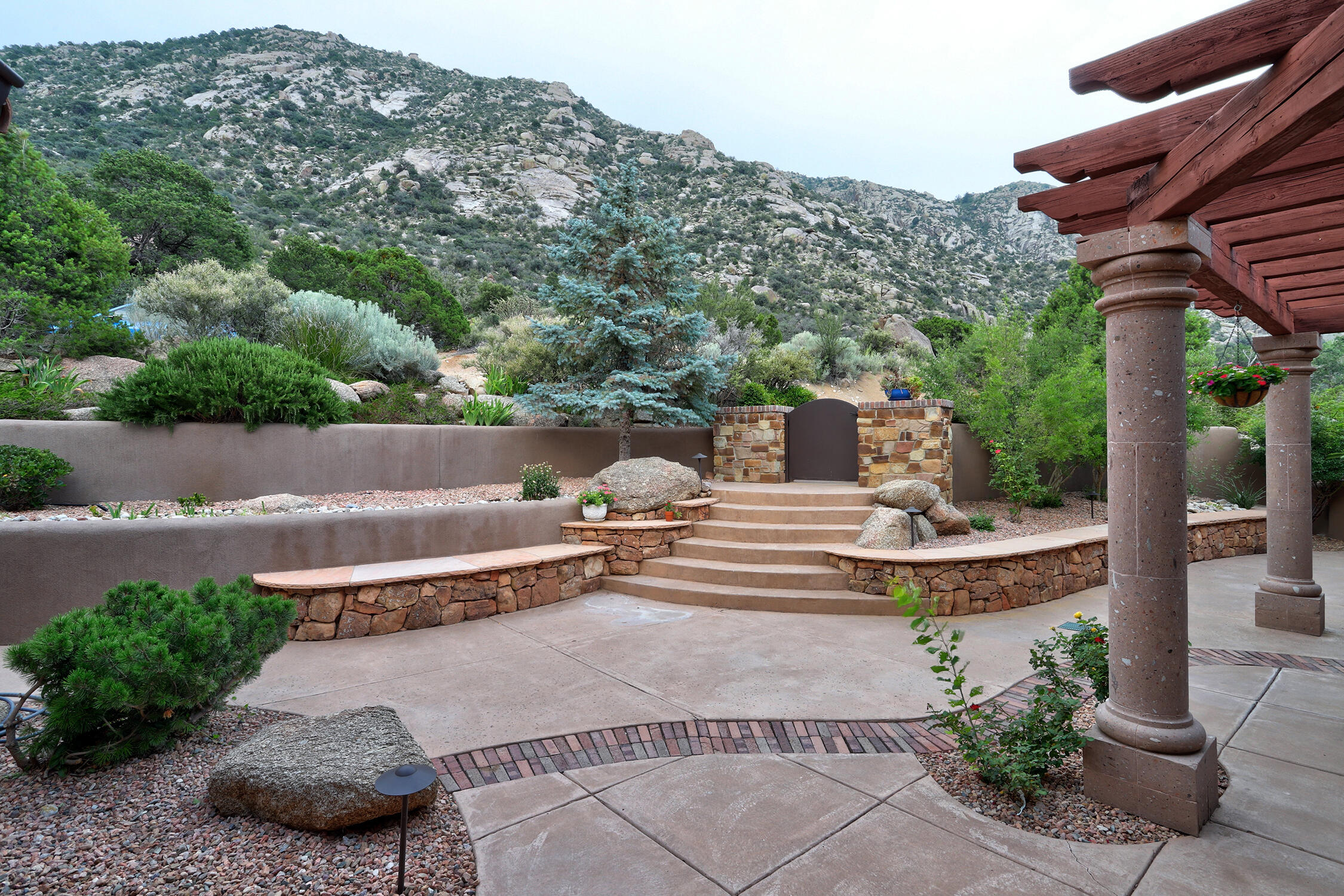 1113 La Luz Trail NE