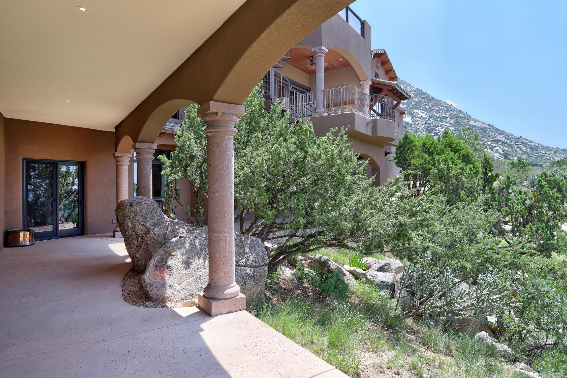 1113 La Luz Trail NE