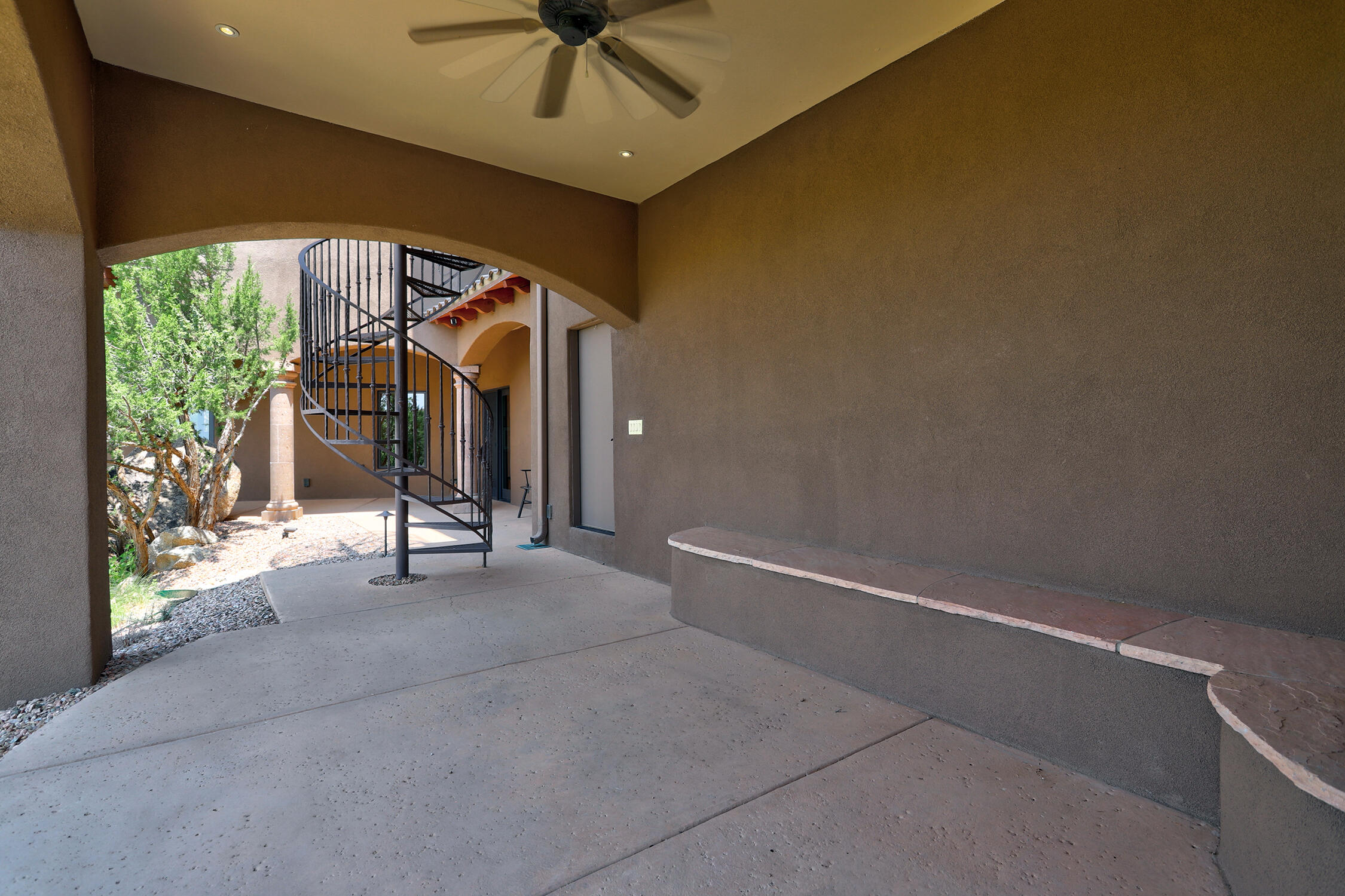 1113 La Luz Trail NE
