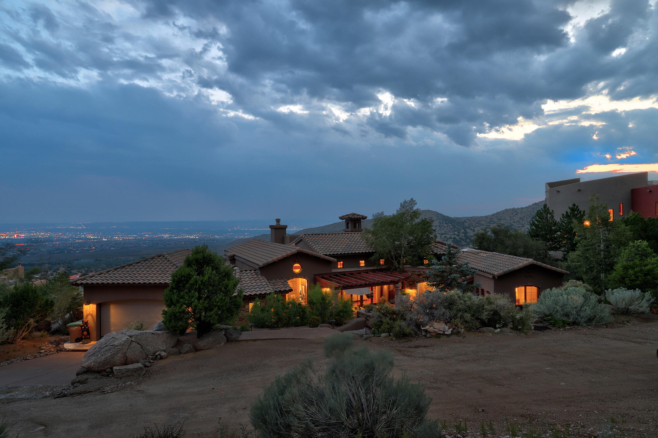 1113 La Luz Trail NE