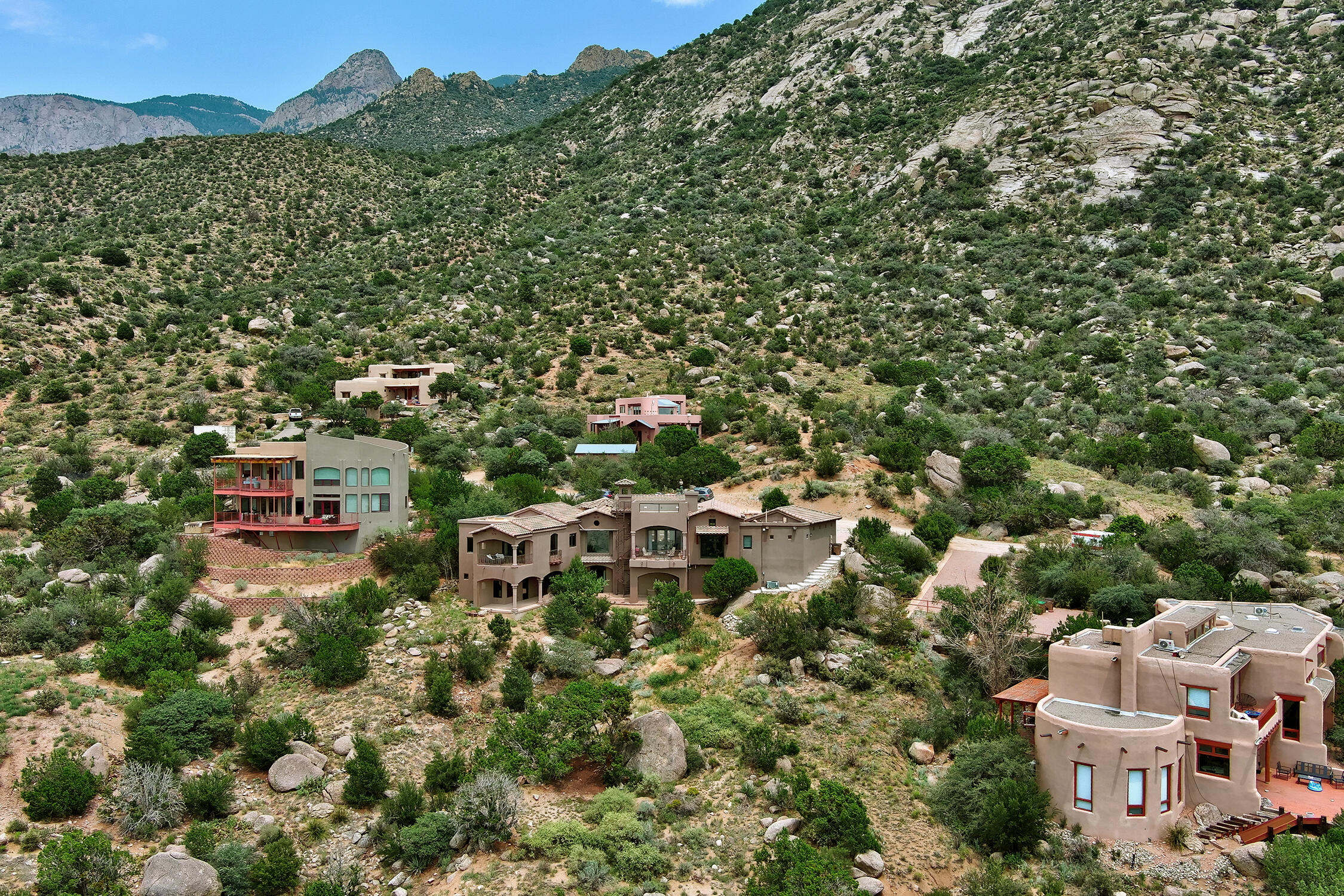 1113 La Luz Trail NE
