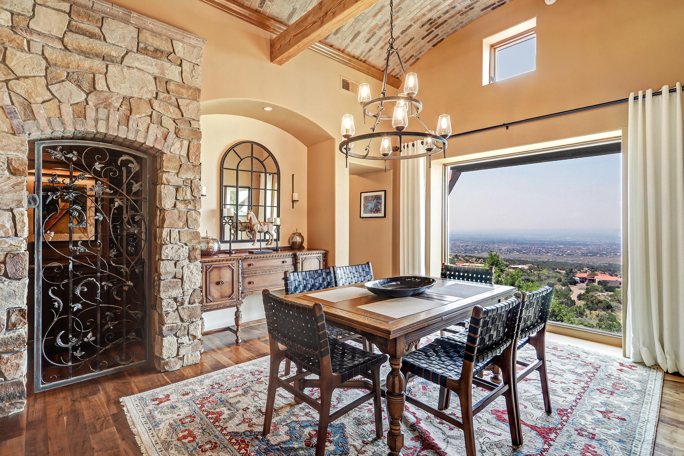 1113 La Luz Trail NE