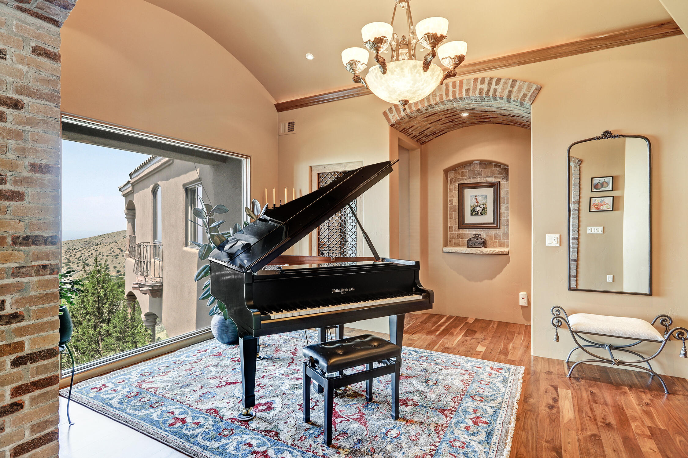 1113 La Luz Trail NE