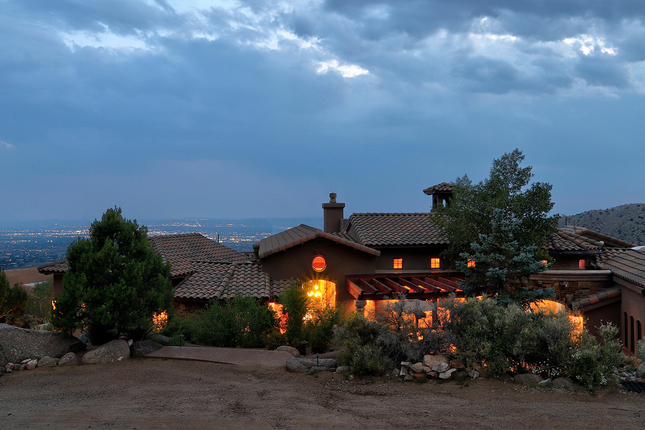 1113 La Luz Trail NE