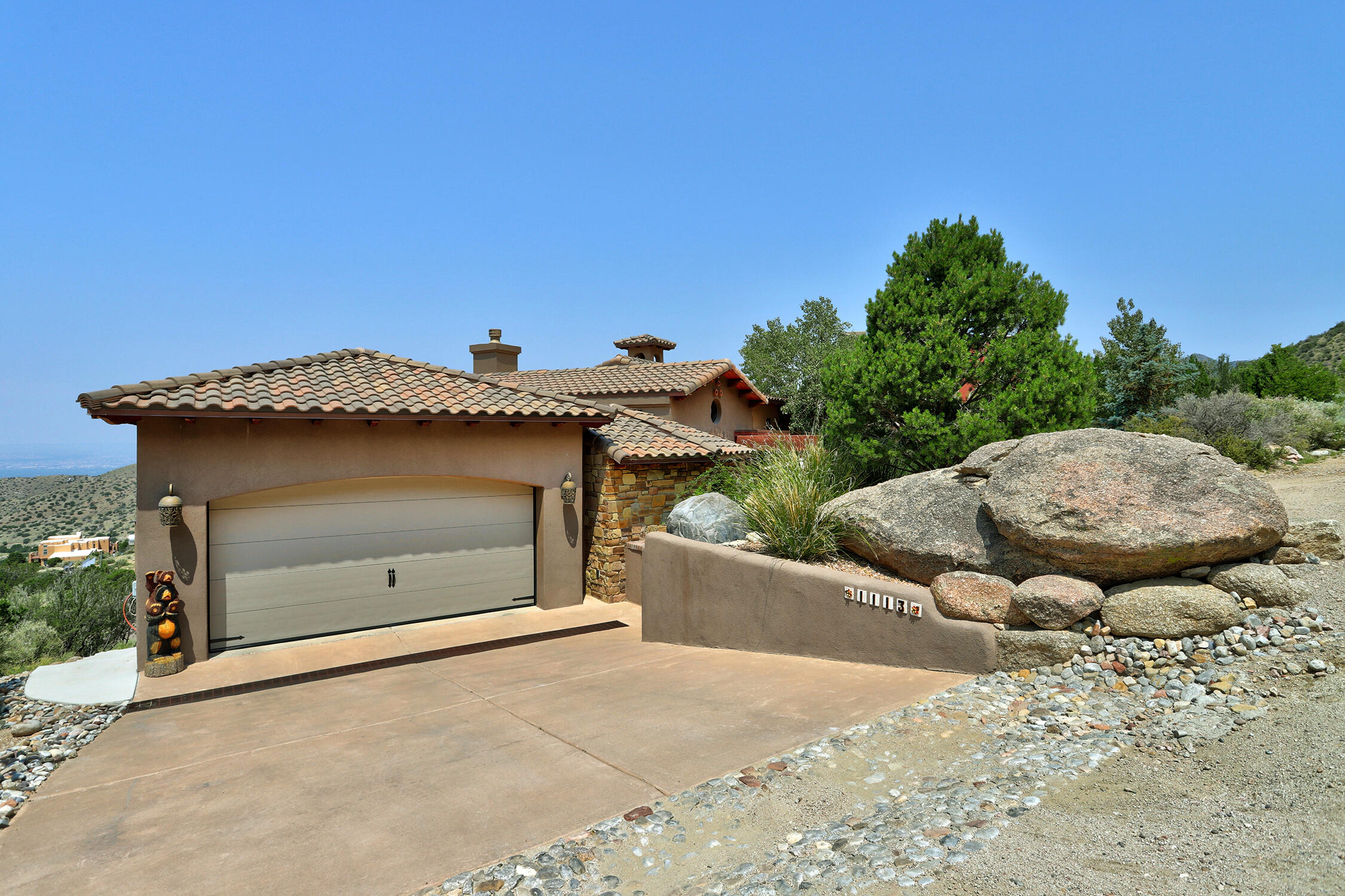 1113 La Luz Trail NE