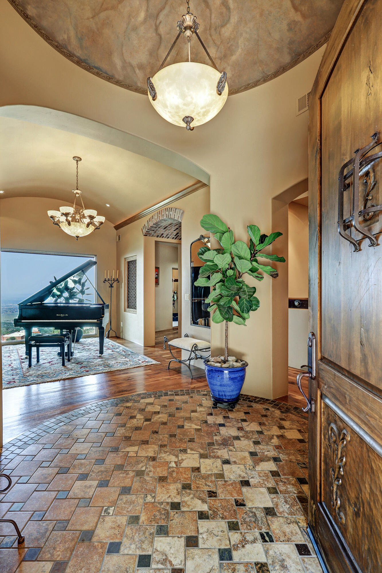 1113 La Luz Trail NE