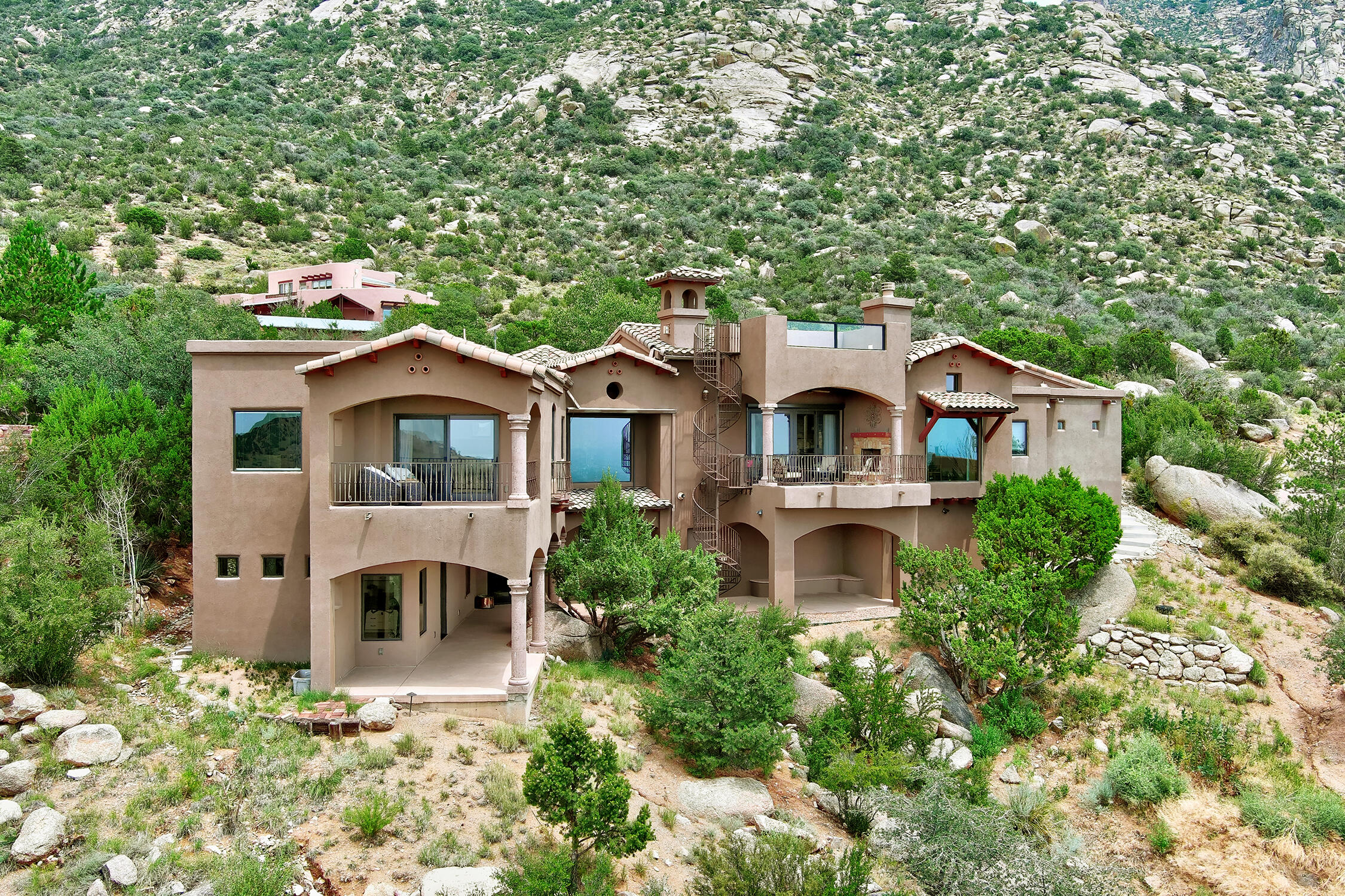1113 La Luz Trail NE
