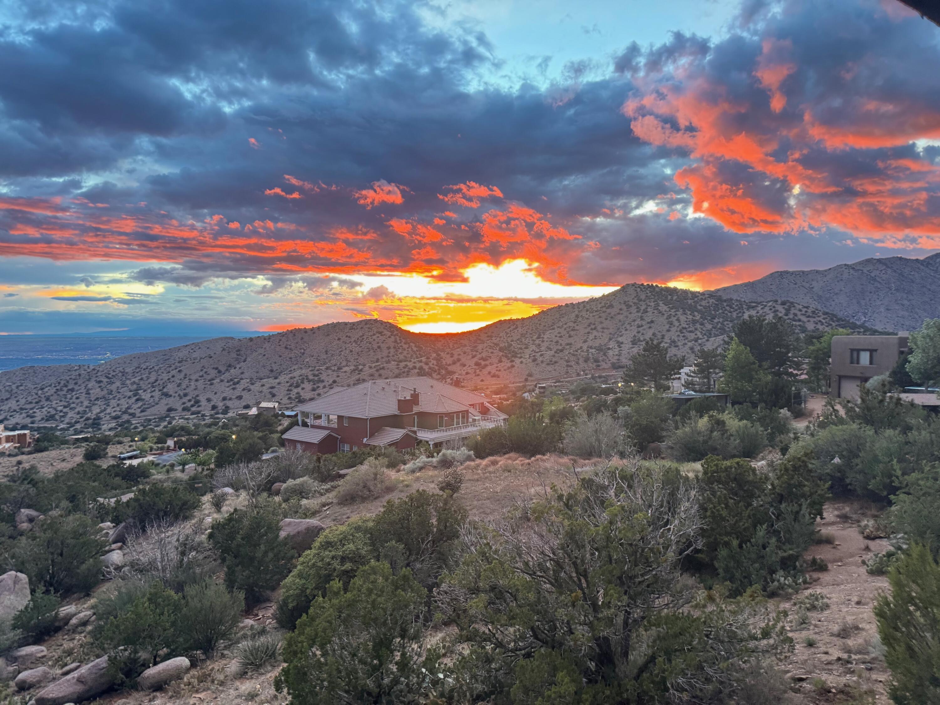 1113 La Luz Trail NE