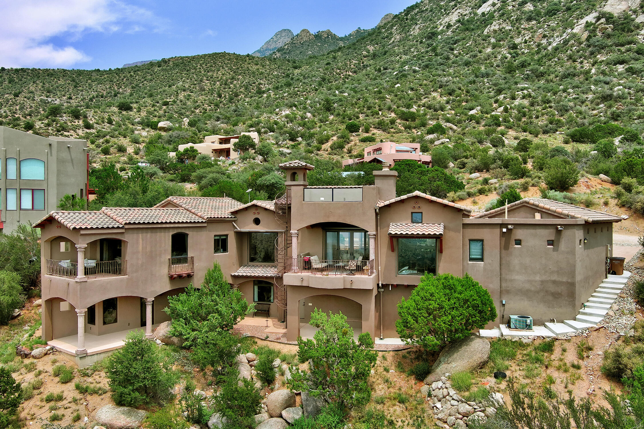 1113 La Luz Trail NE