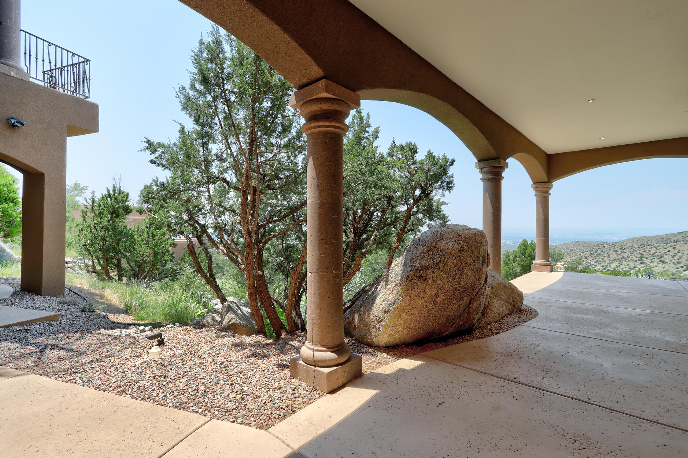 1113 La Luz Trail NE