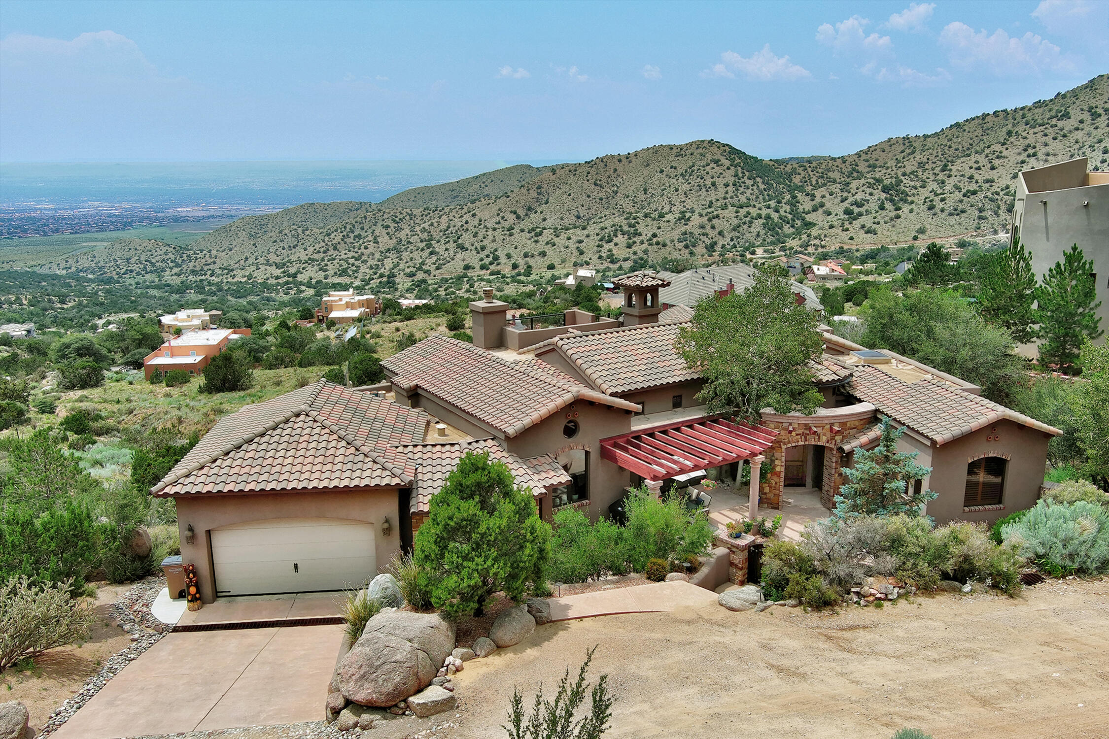1113 La Luz Trail NE