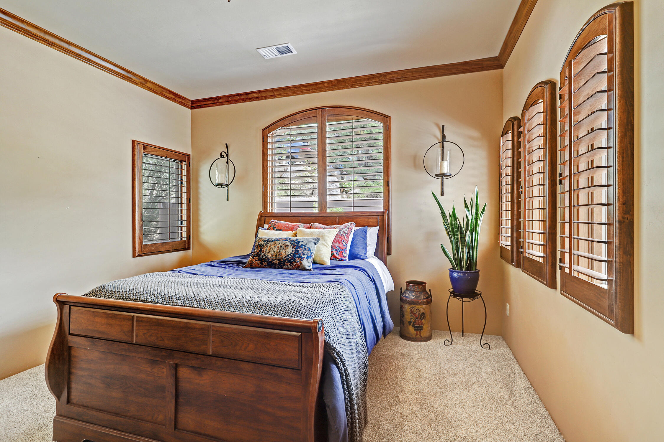 1113 La Luz Trail NE