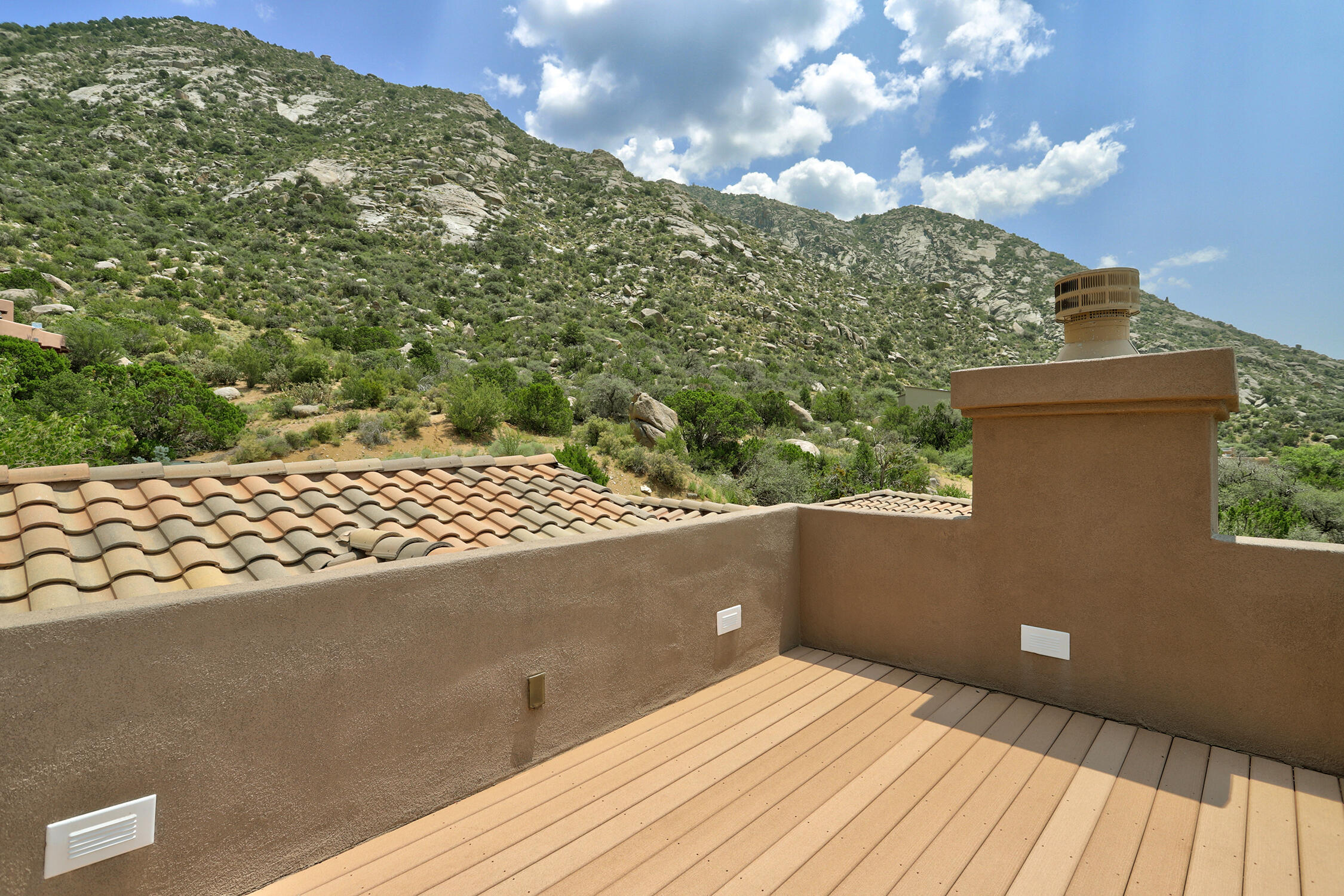 1113 La Luz Trail NE