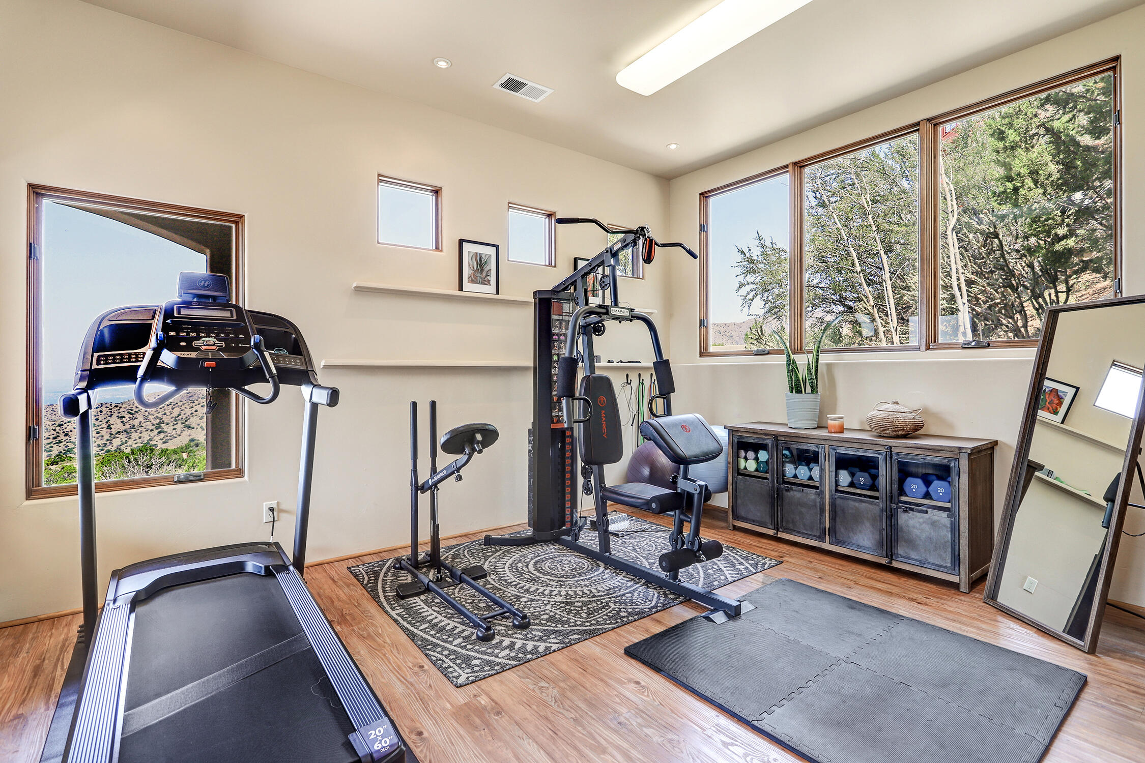1113 La Luz Trail NE