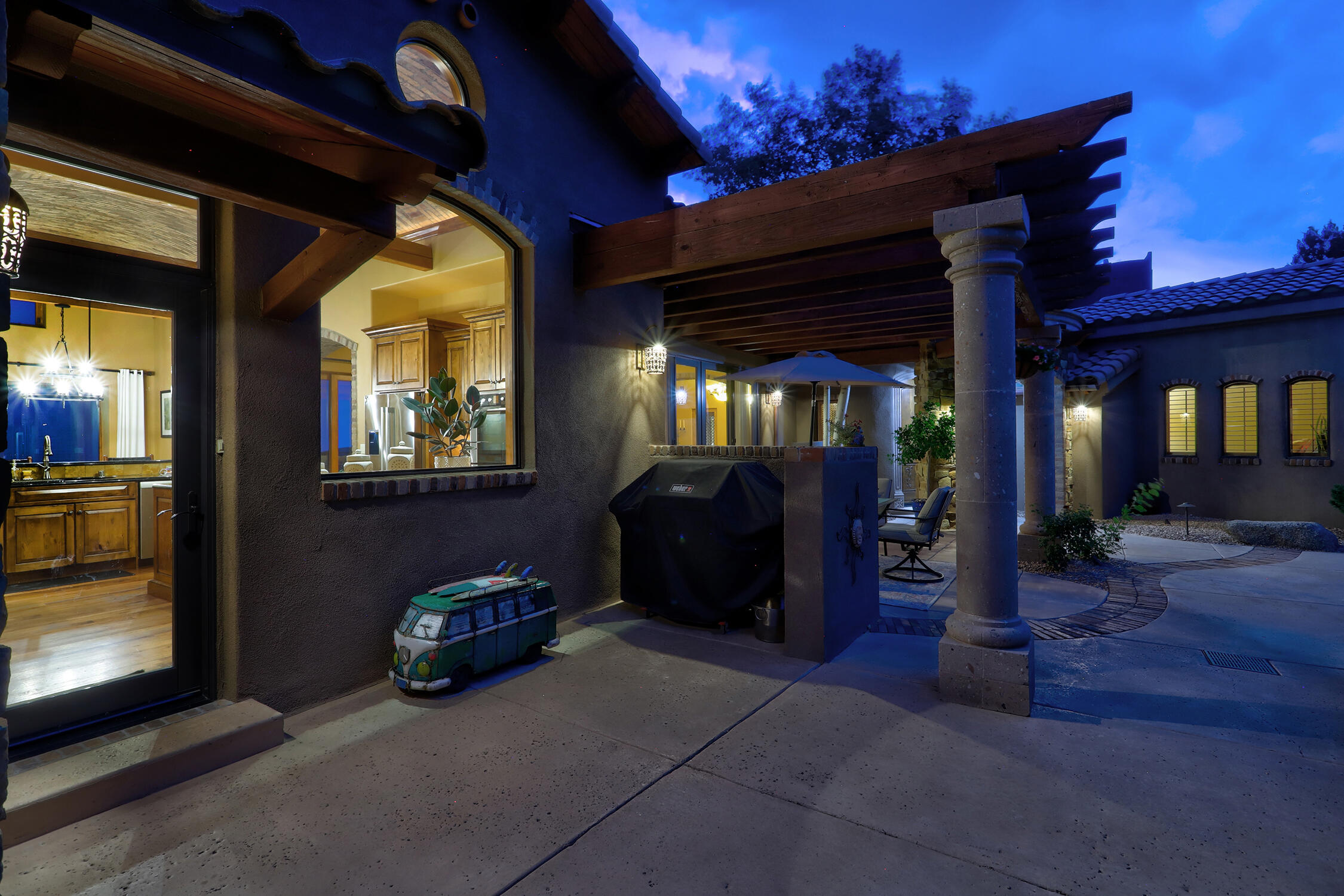 1113 La Luz Trail NE