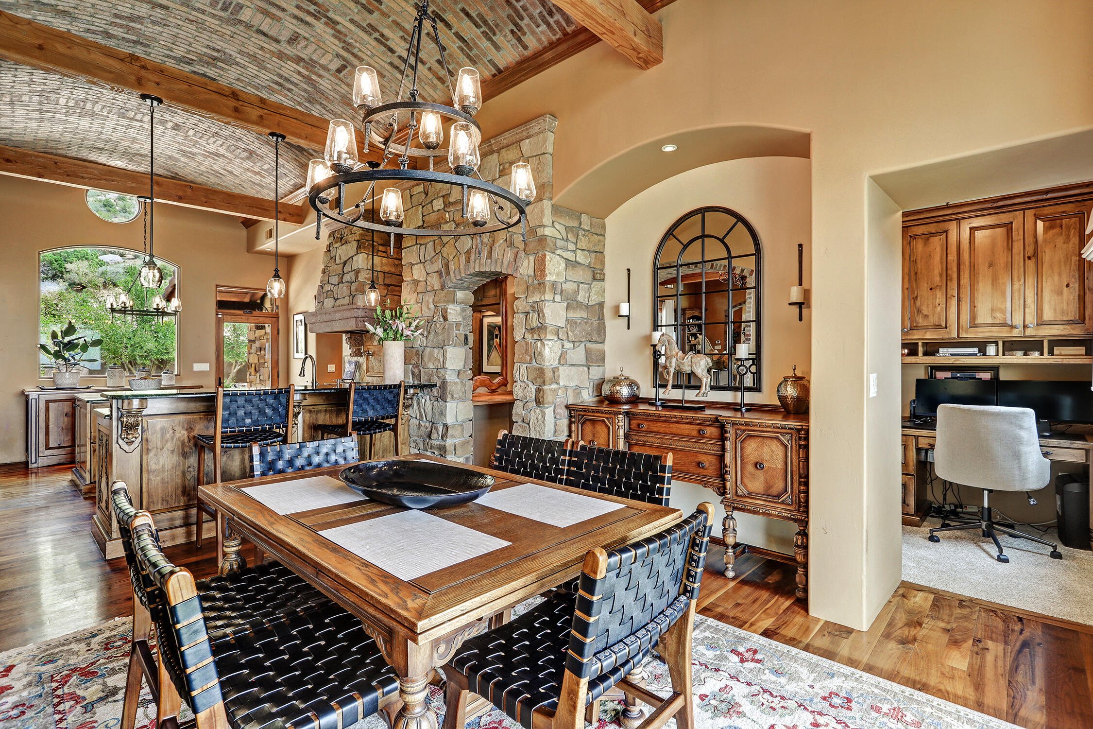 1113 La Luz Trail NE