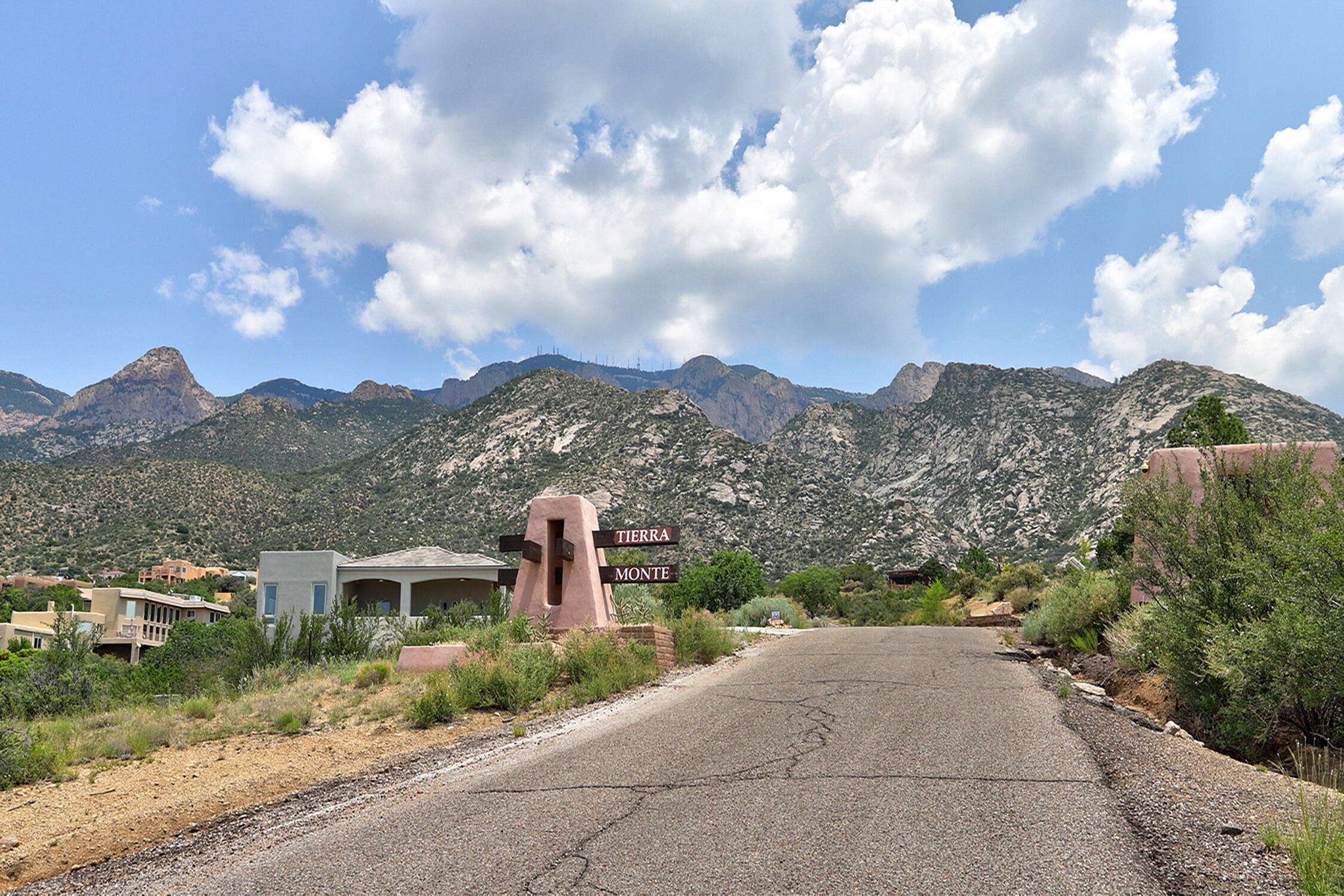 1113 La Luz Trail NE