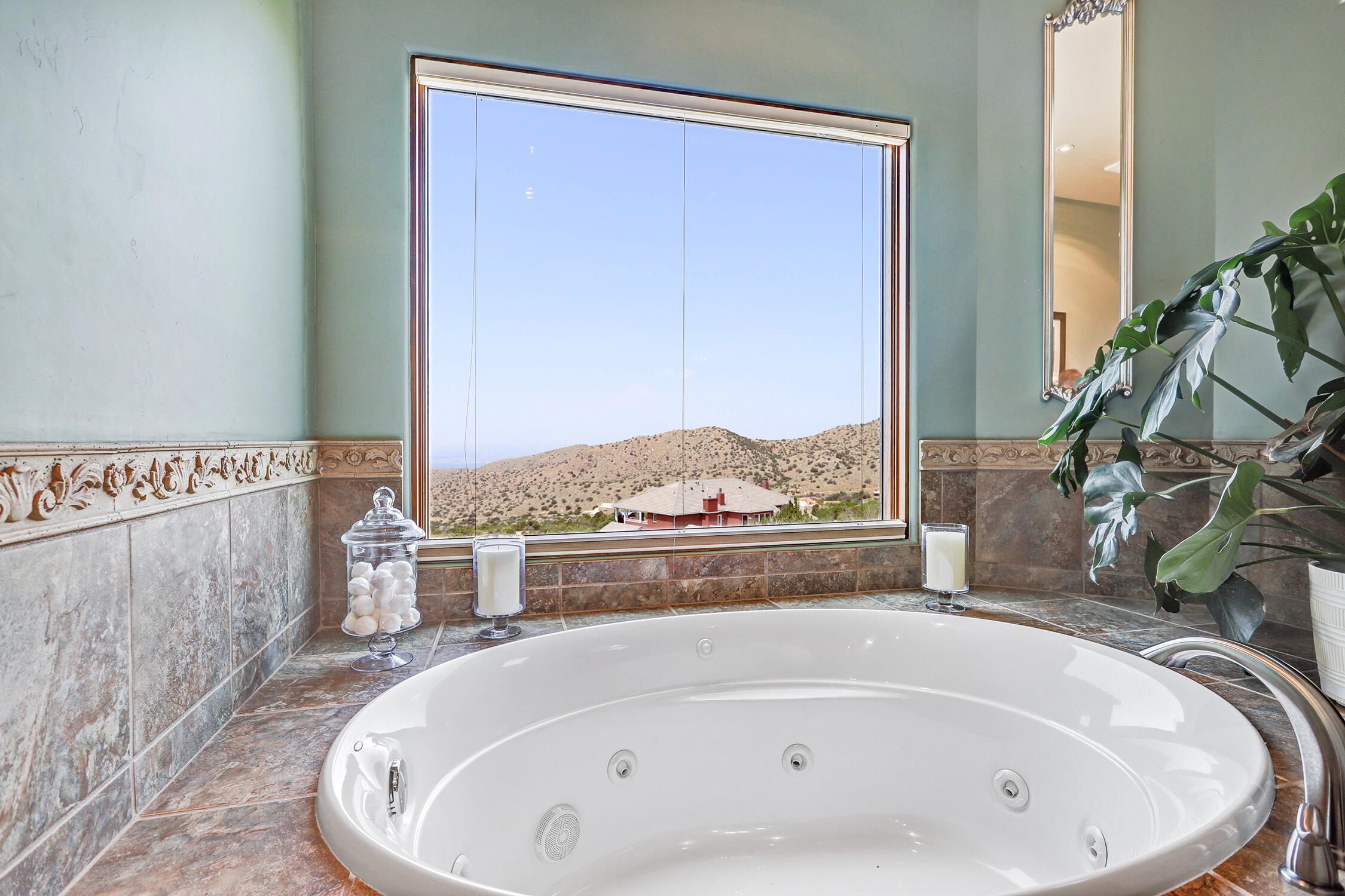 1113 La Luz Trail NE
