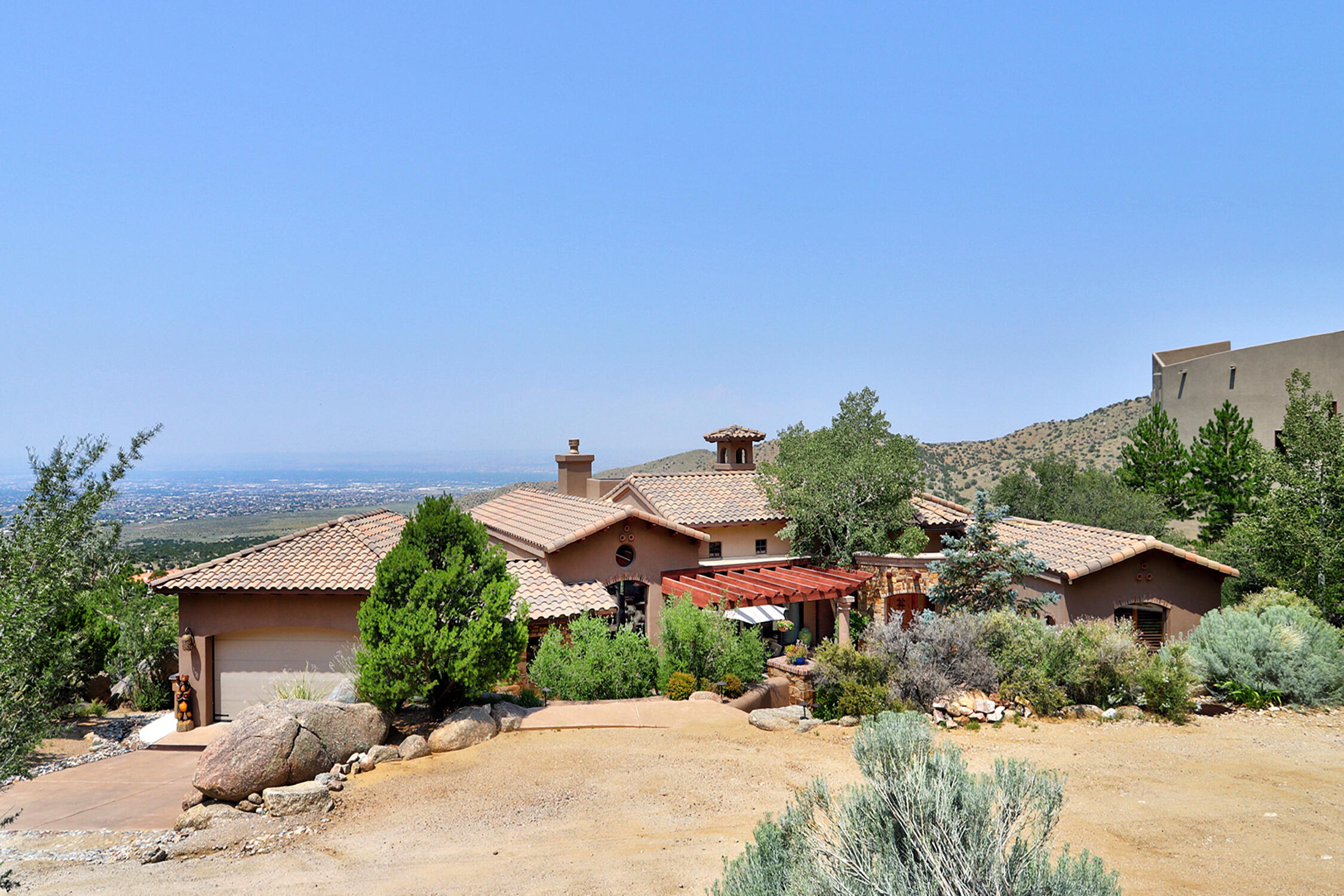 1113 La Luz Trail NE