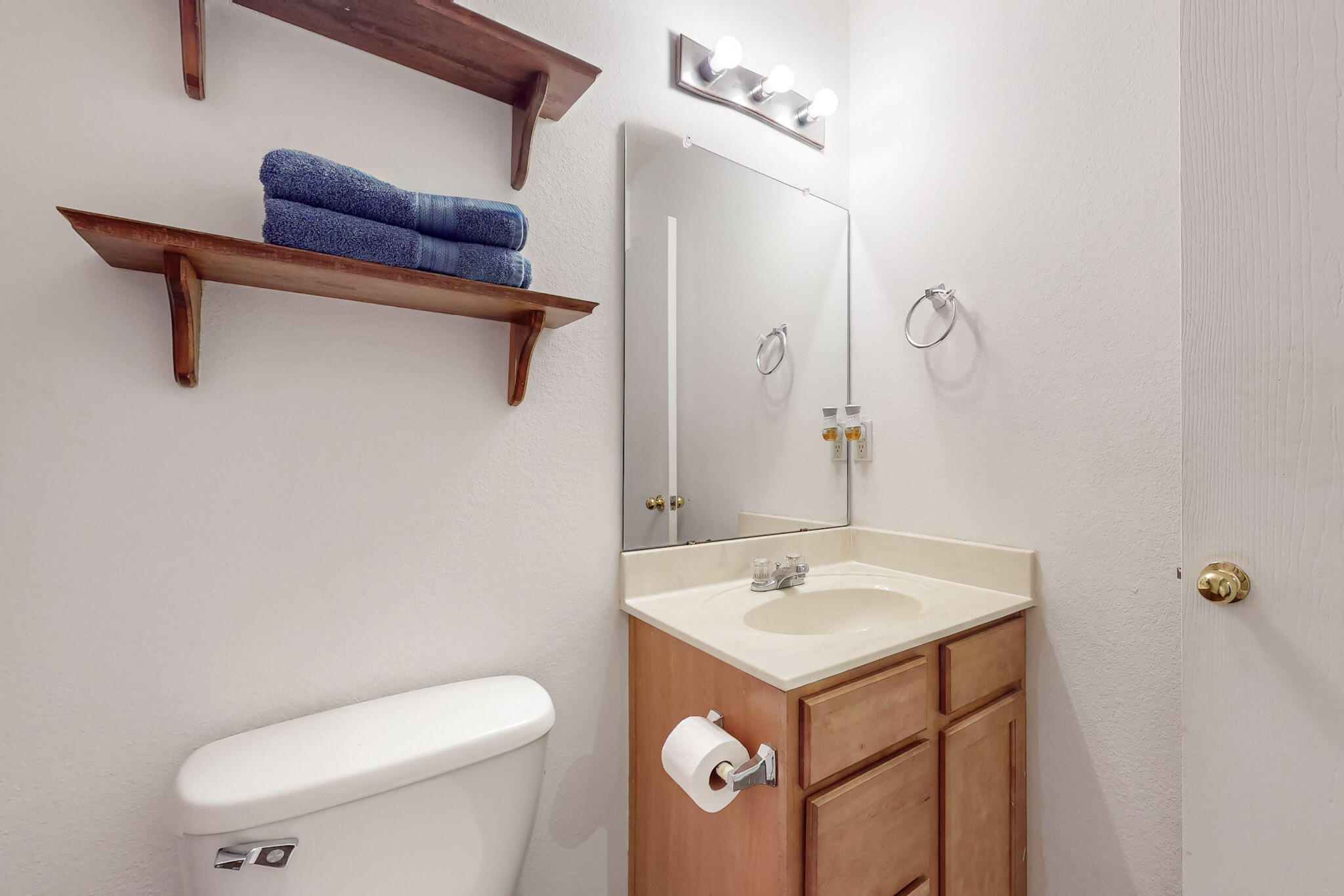1227 Telstar Loop NW