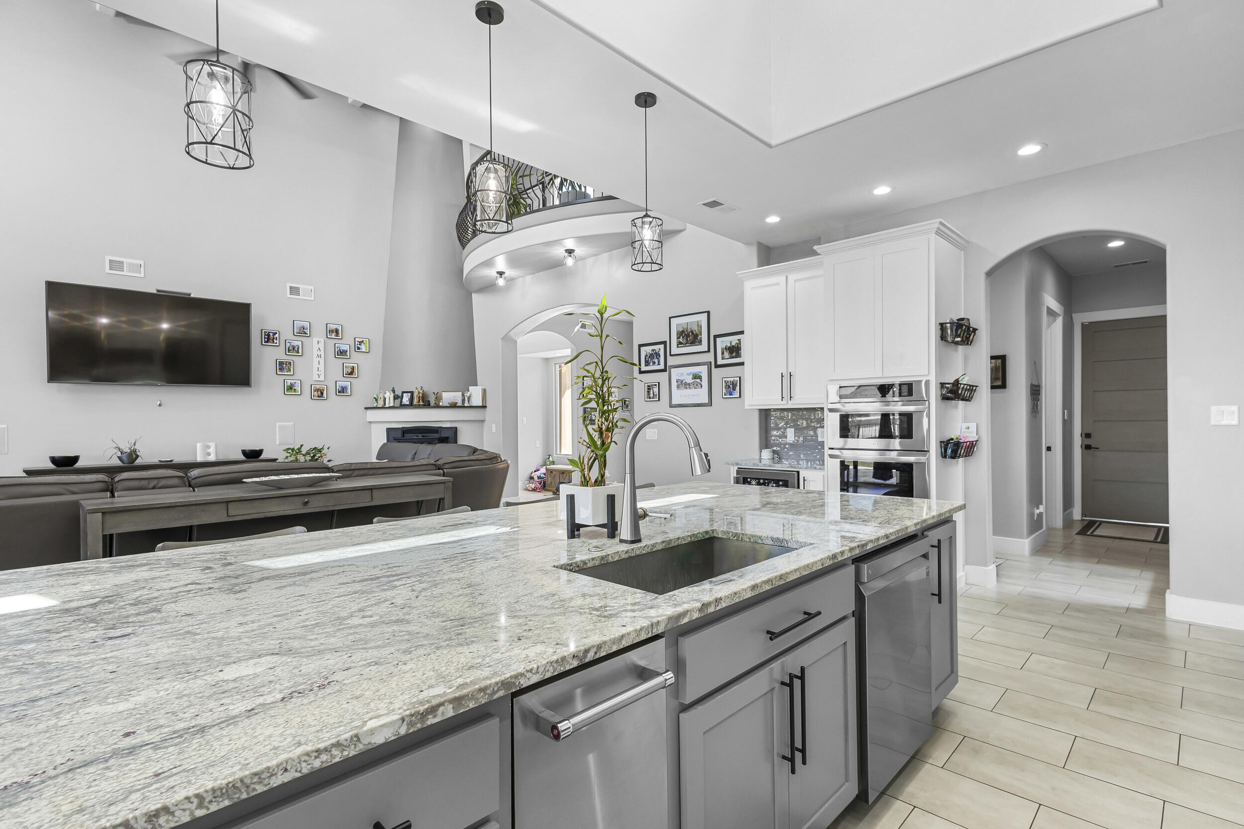 1025 Mesa Loop NW