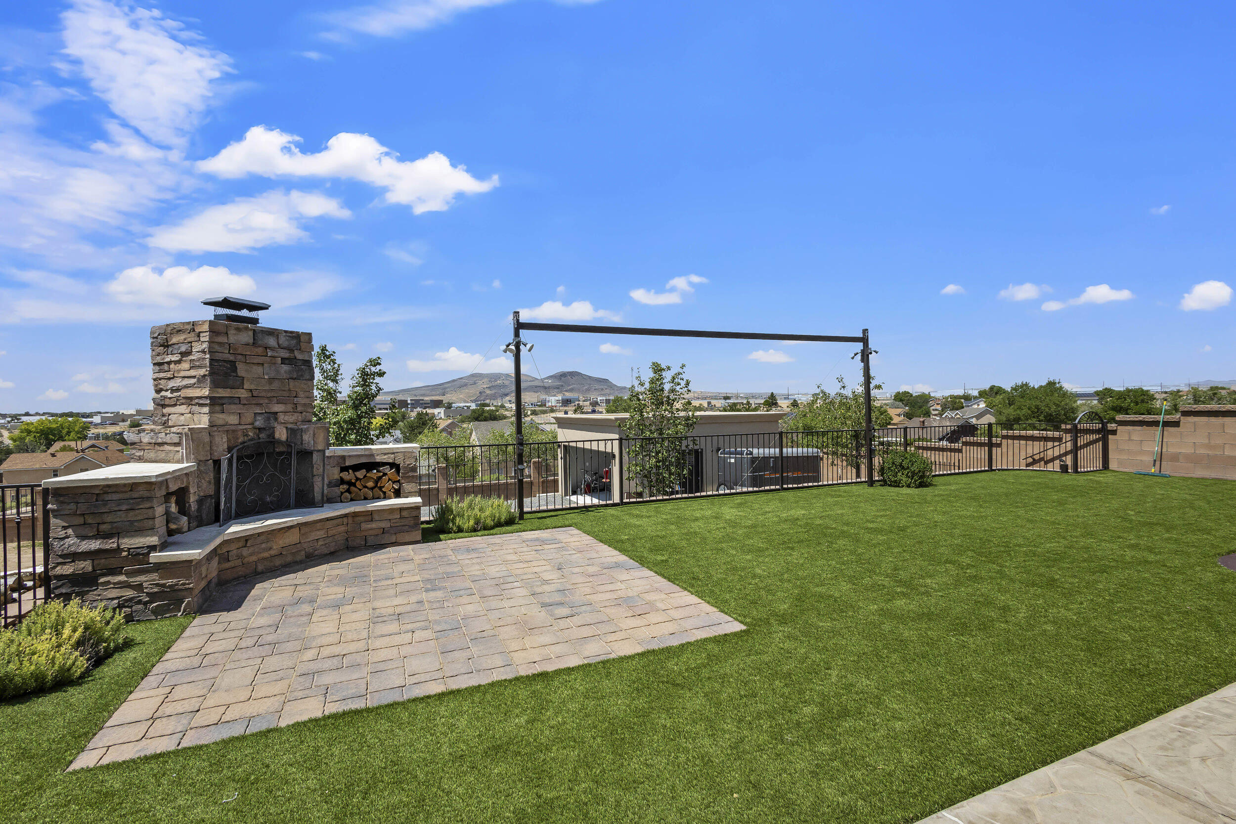 1025 Mesa Loop NW