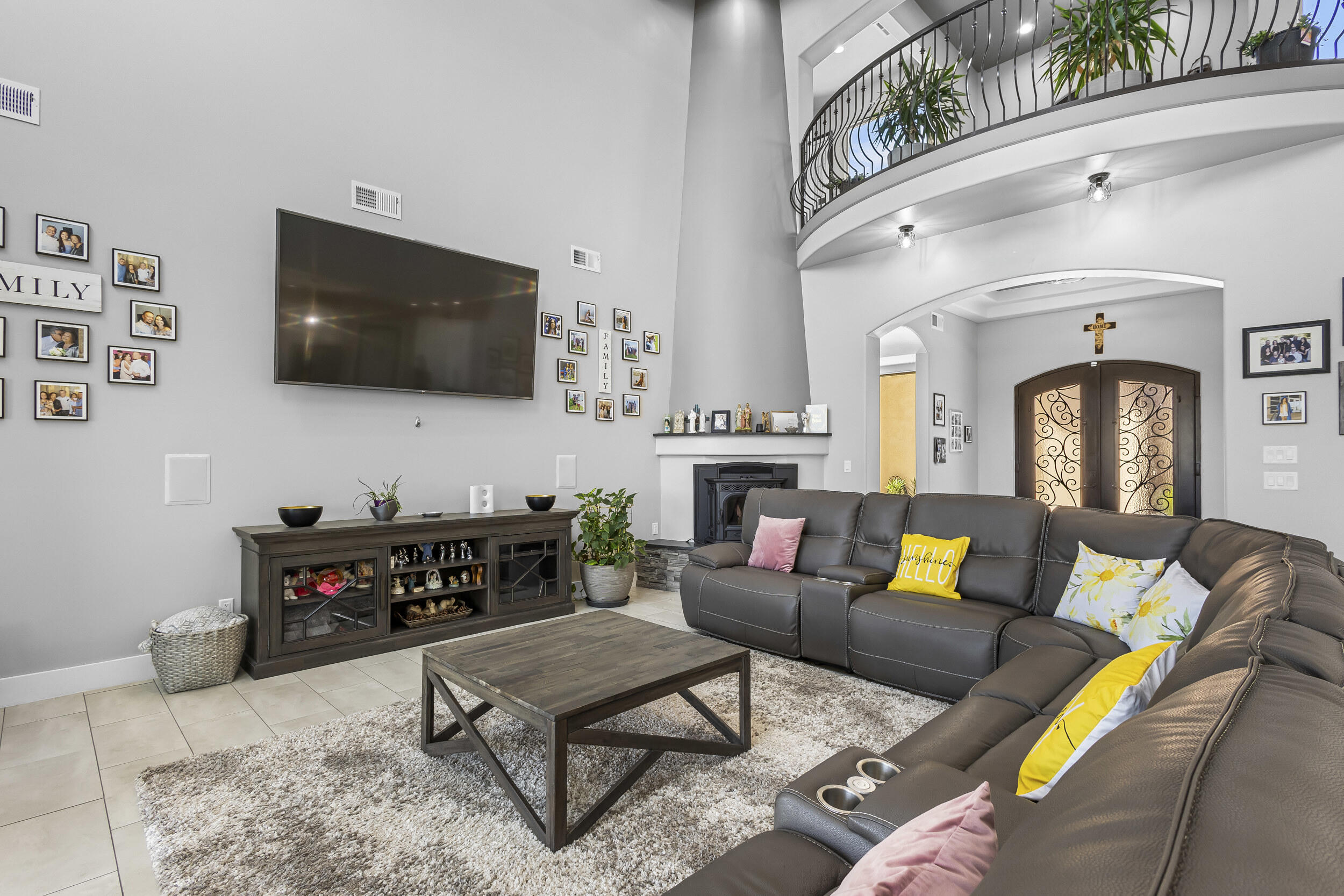 1025 Mesa Loop NW