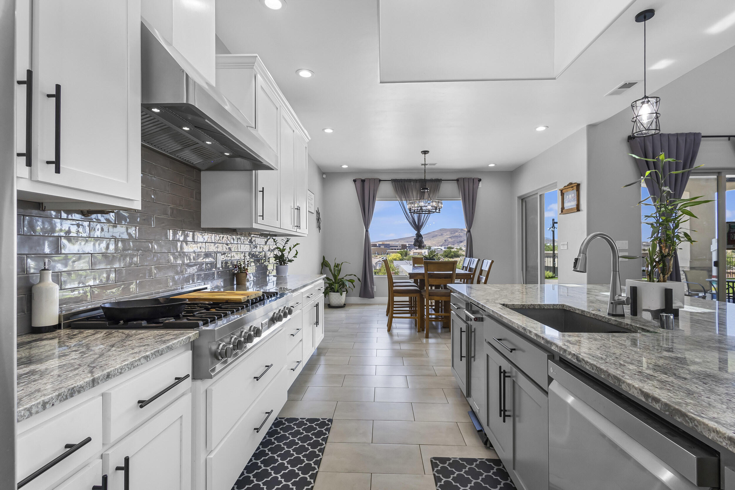 1025 Mesa Loop NW