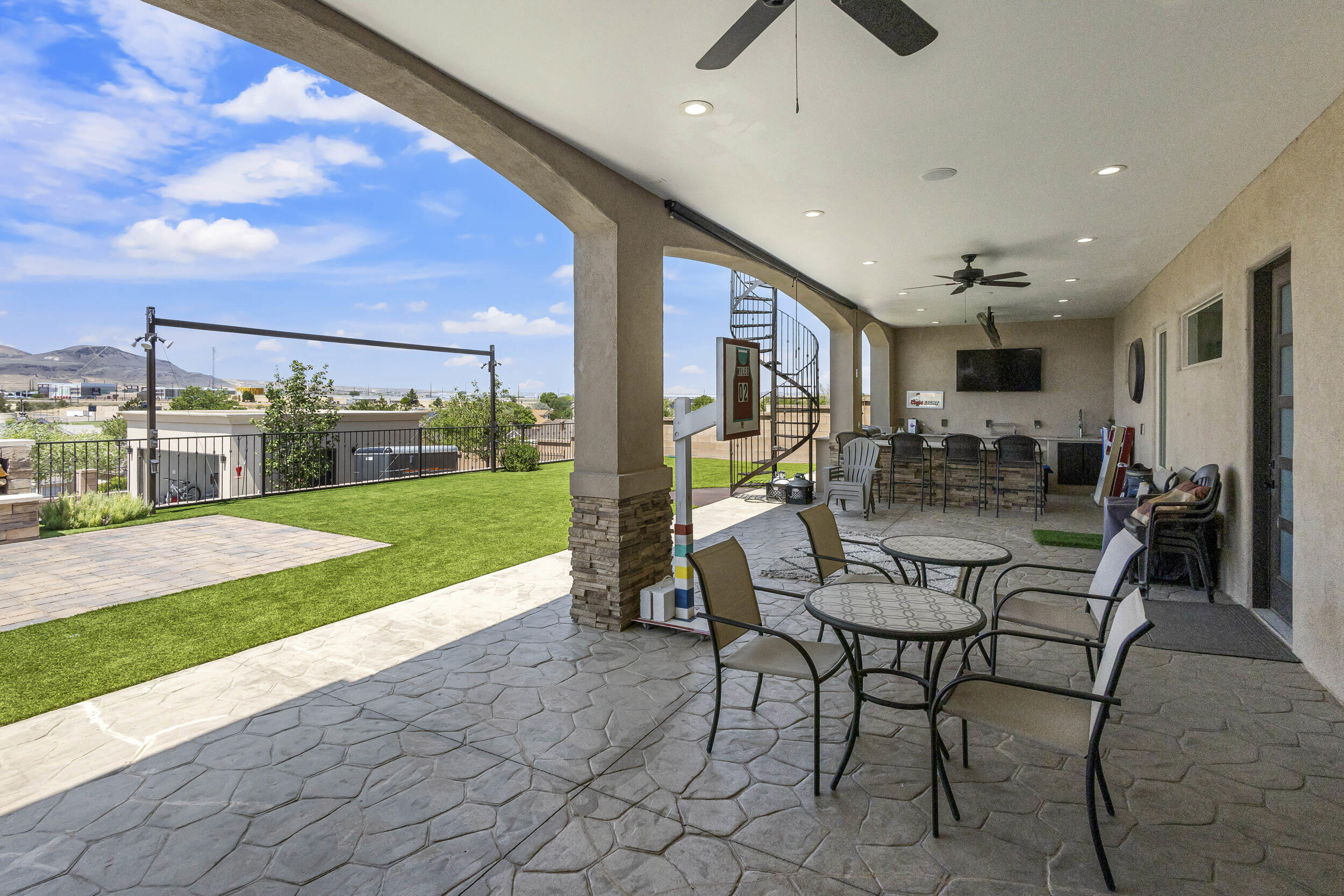1025 Mesa Loop NW