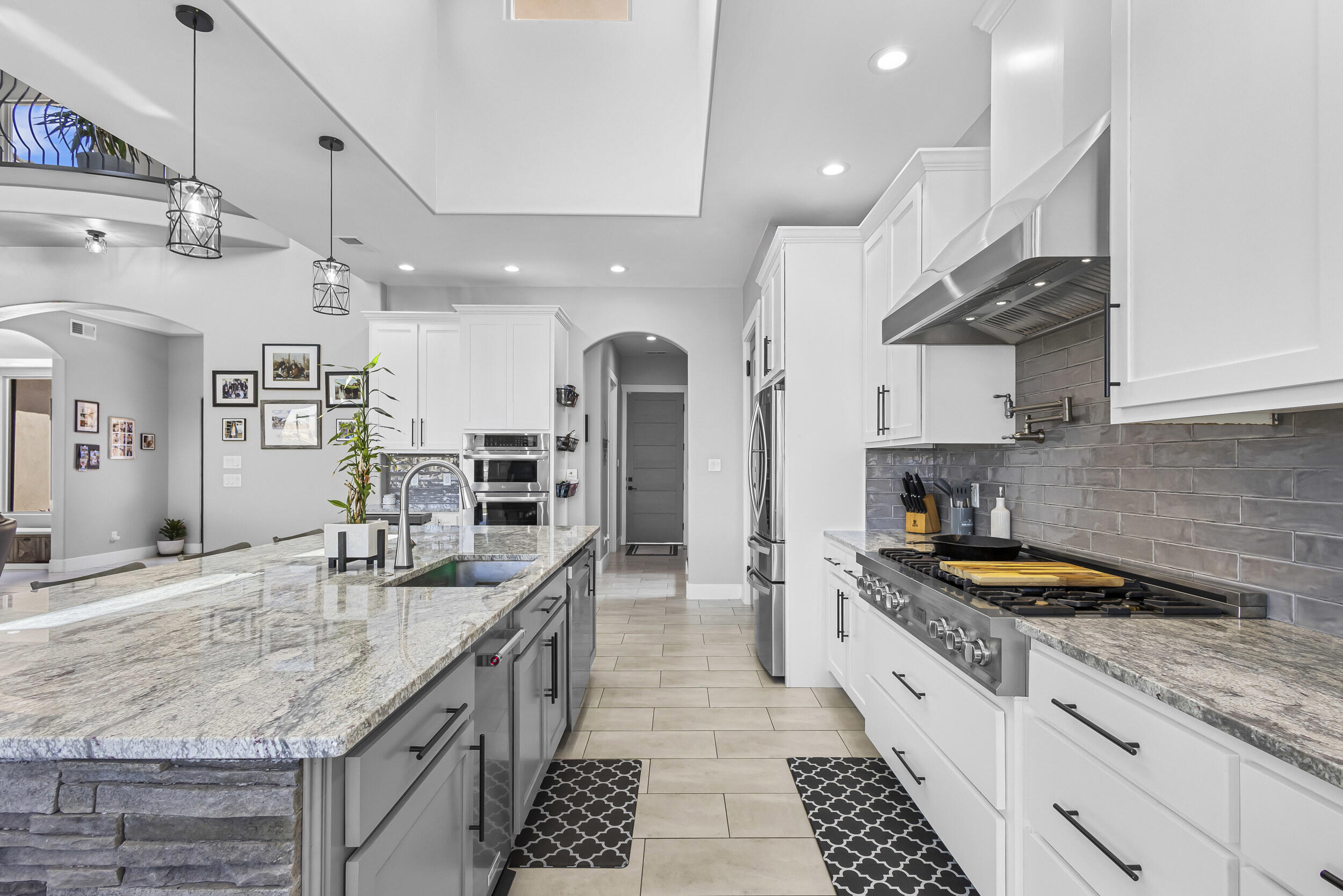 1025 Mesa Loop NW