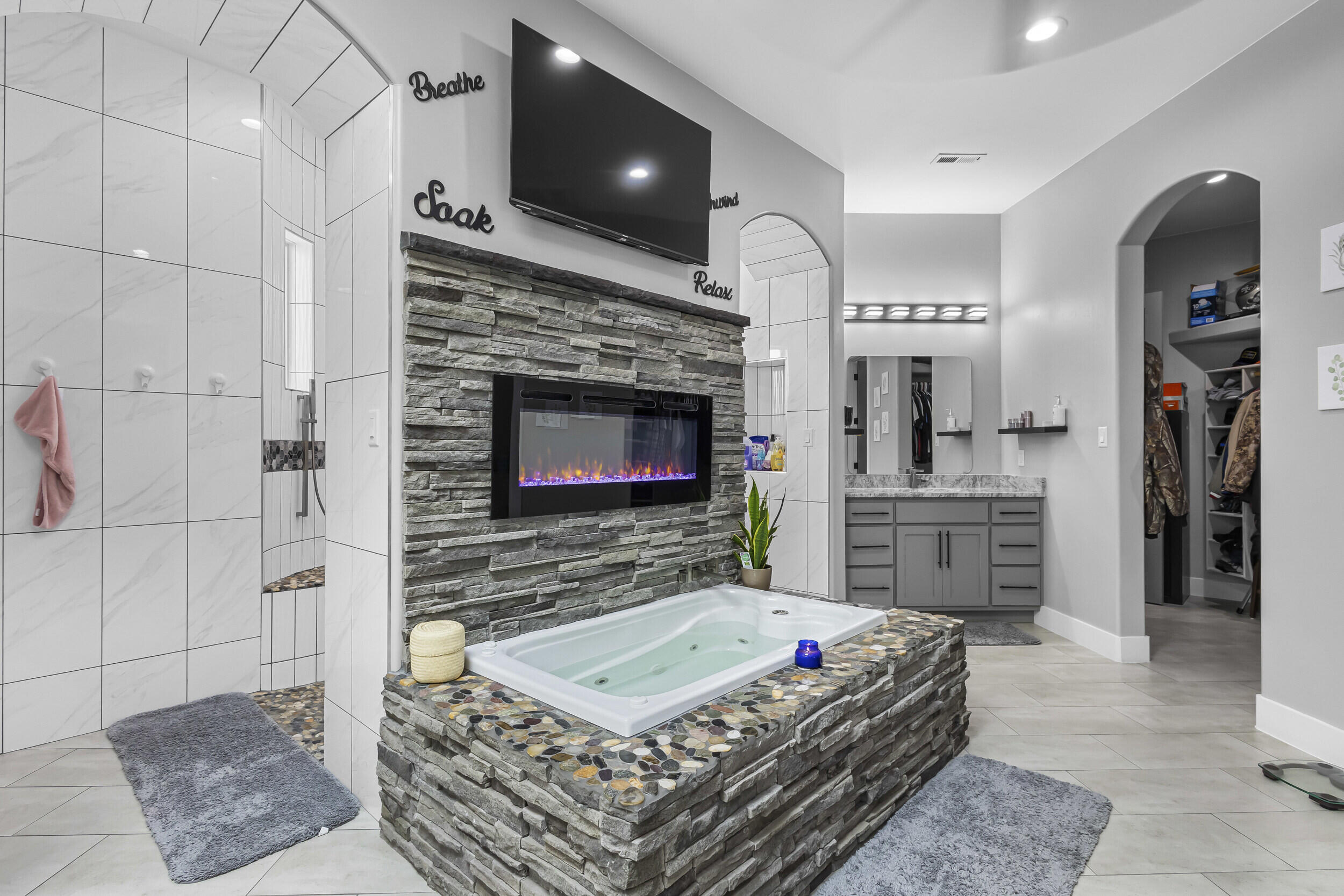 1025 Mesa Loop NW