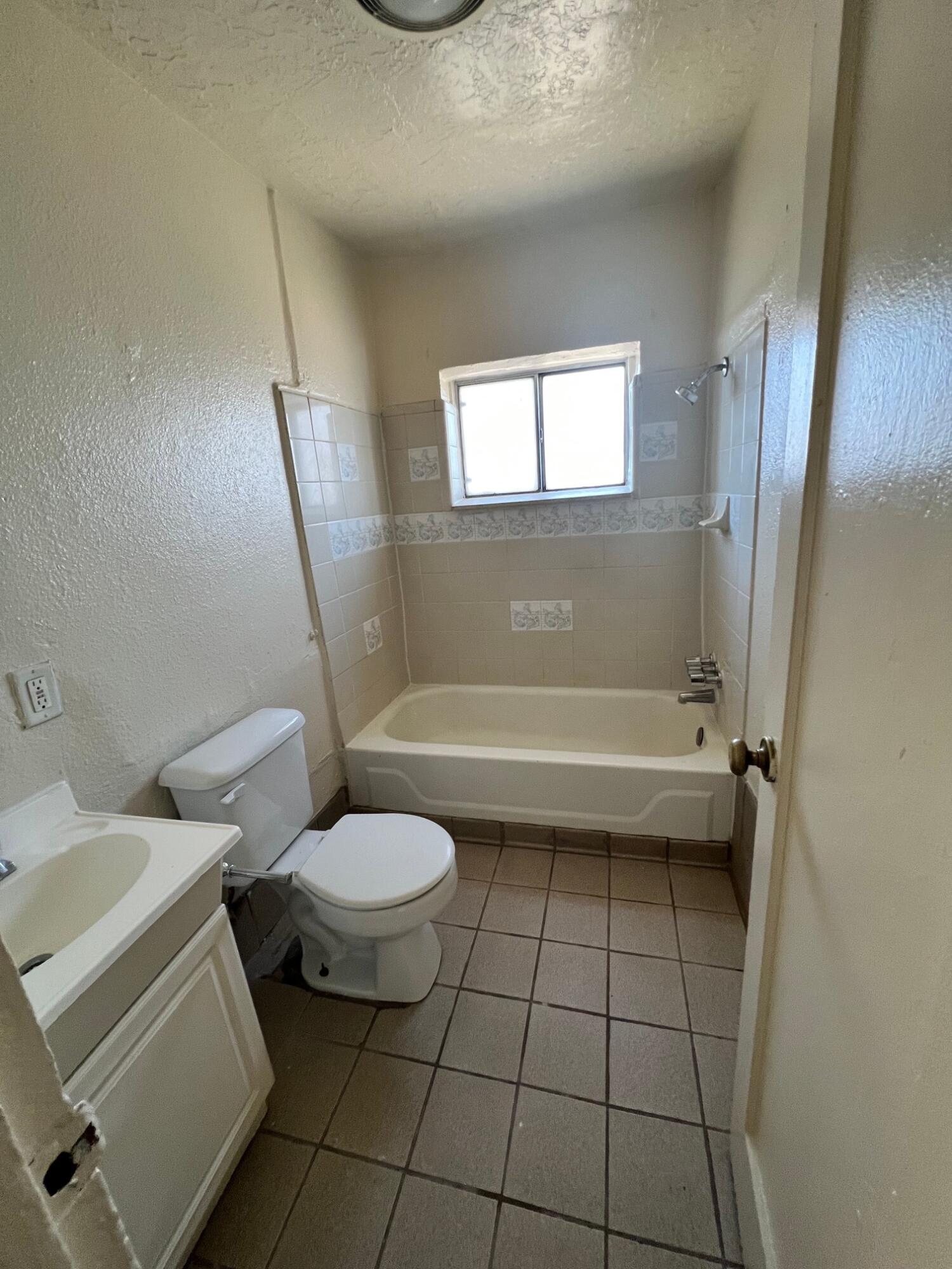 1119 Edith Boulevard NE