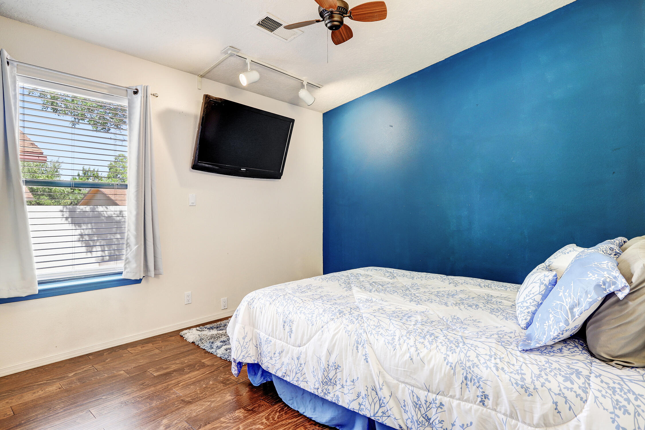 10809 Griffith Park Drive NE