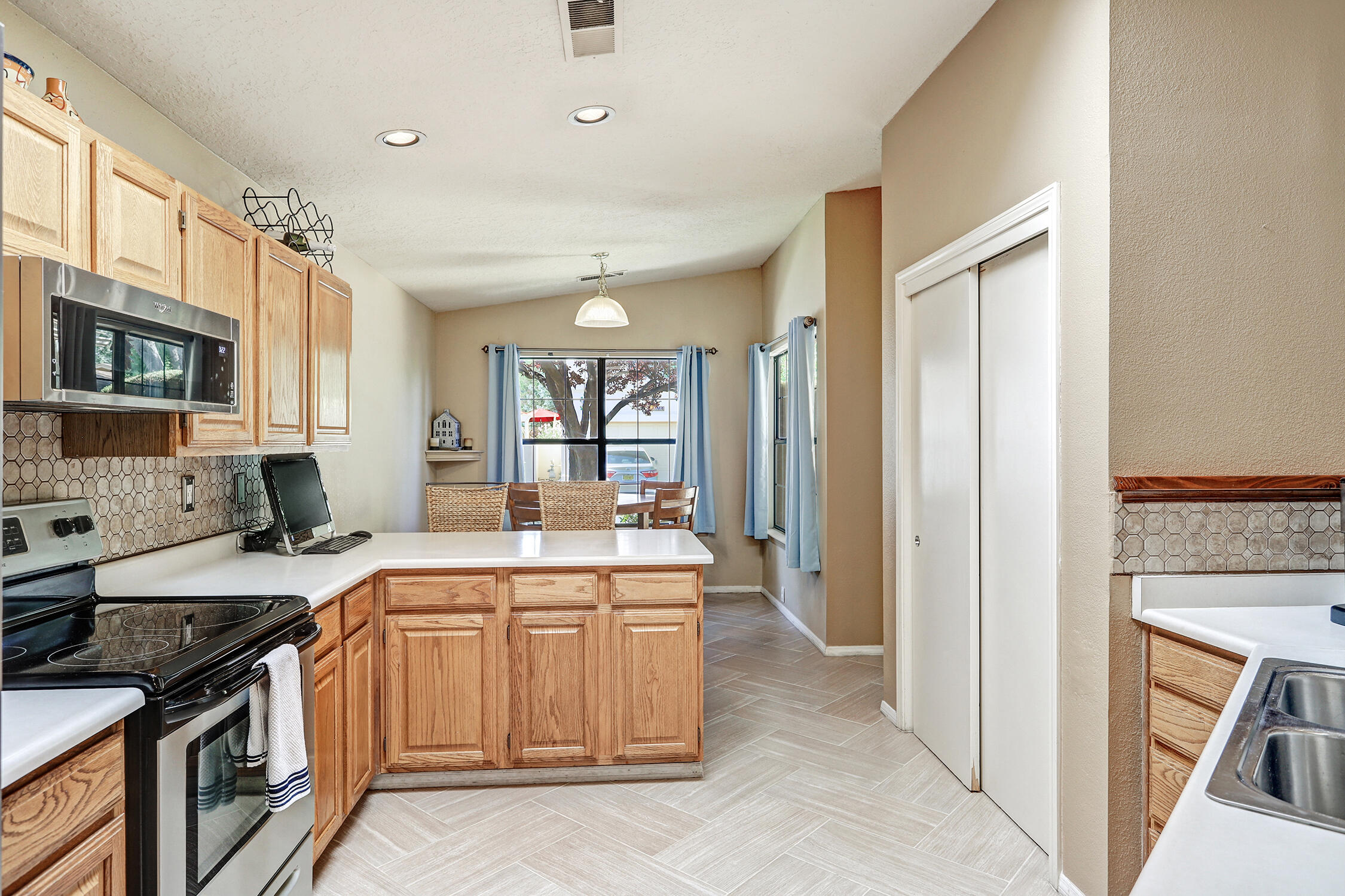 10809 Griffith Park Drive NE