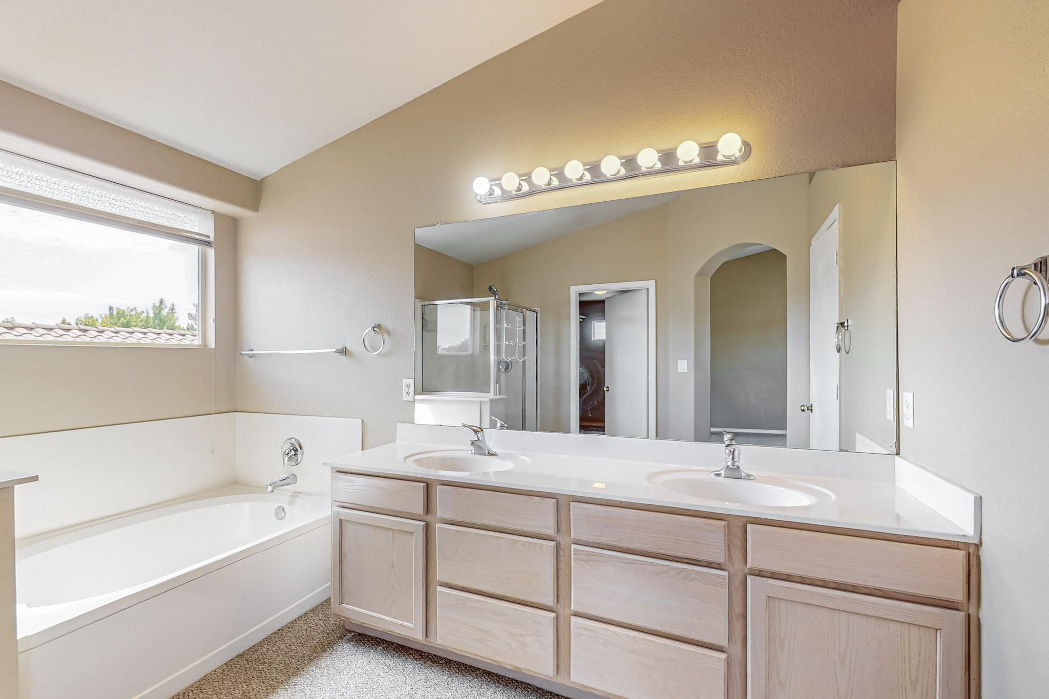 5948 Los Riscos Road NW