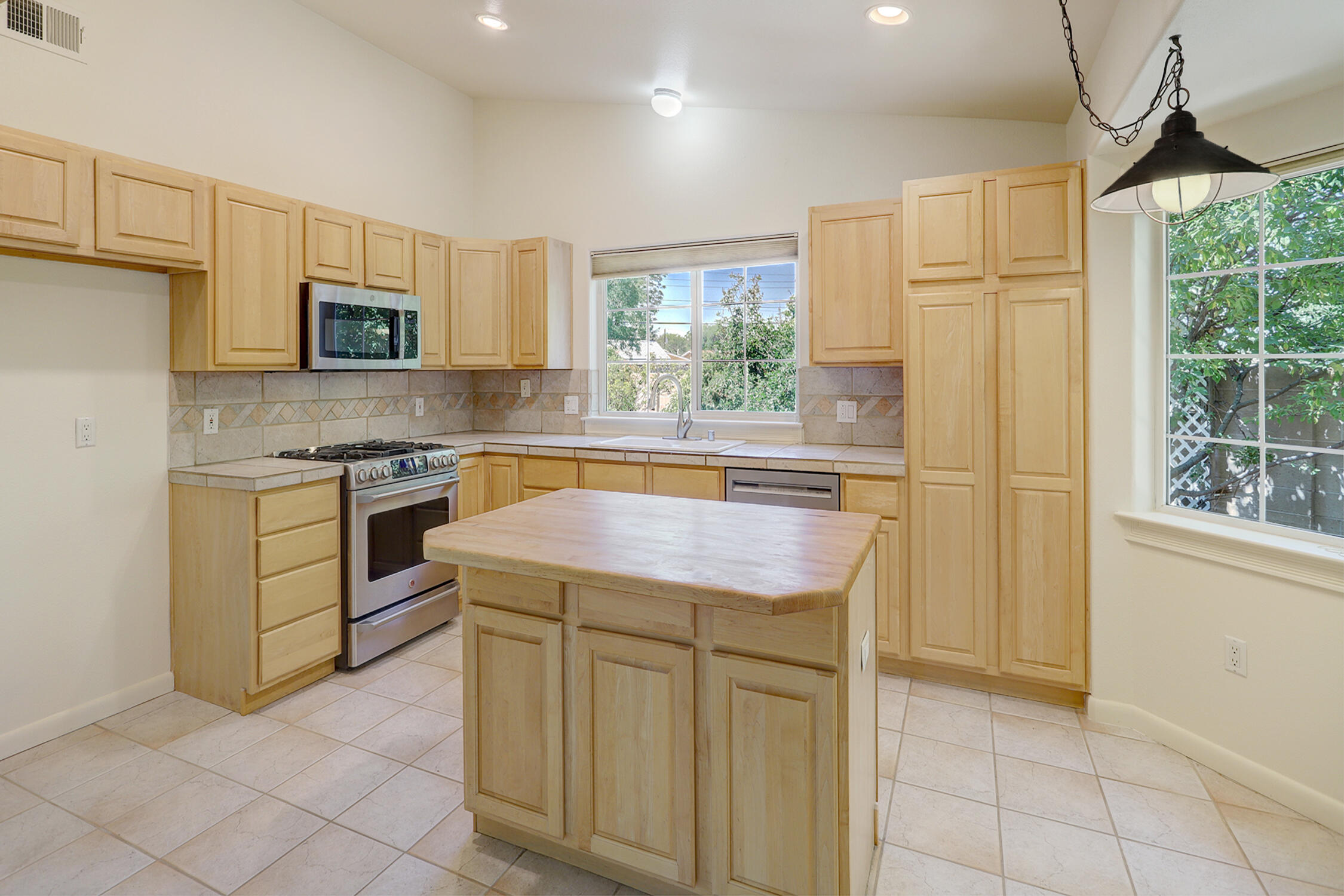 1532 Phoenix Avenue NW