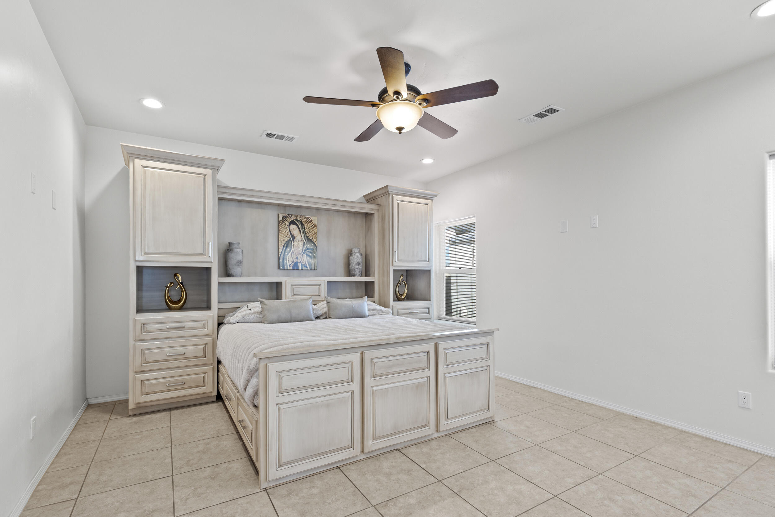 2047 LENA Drive SW