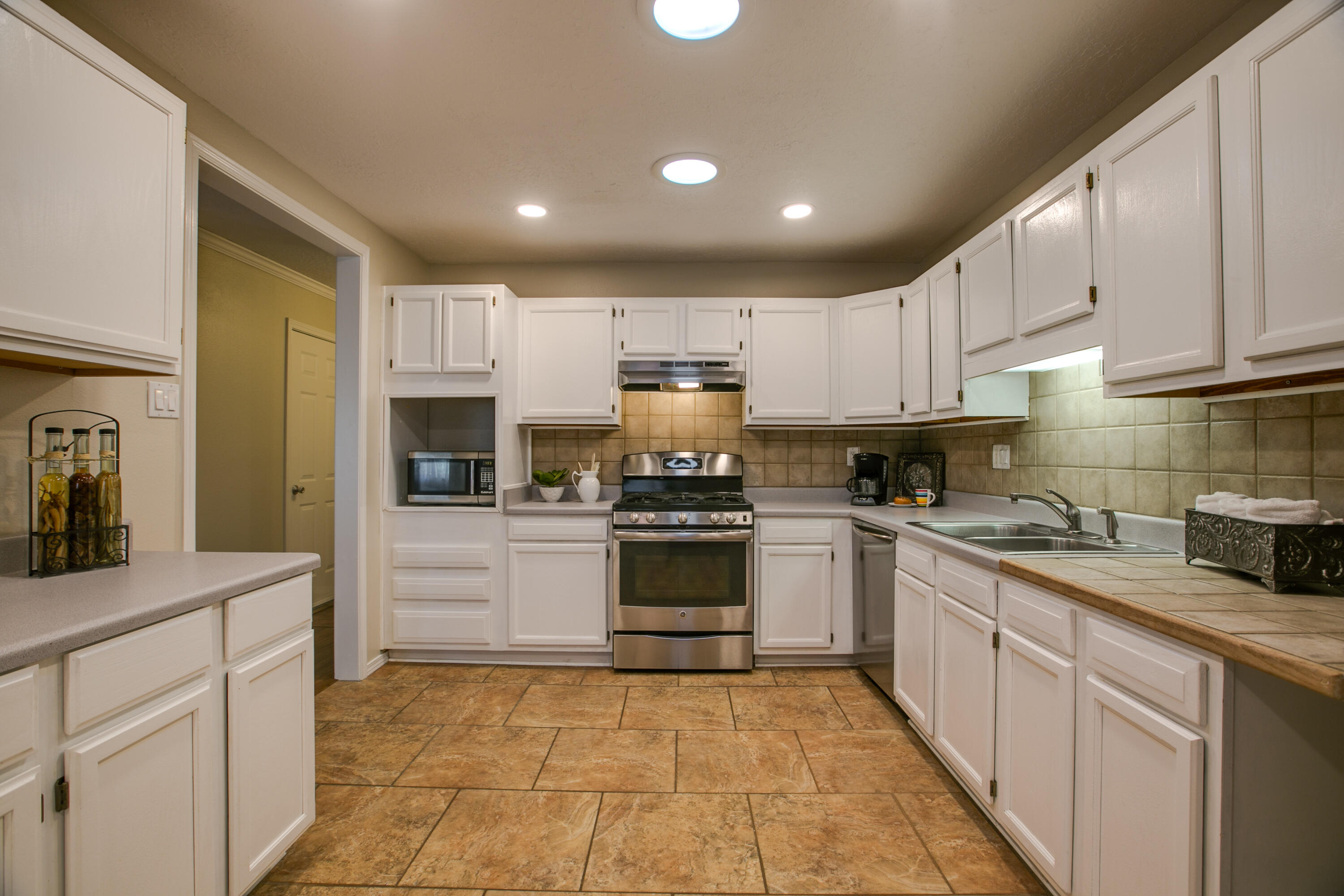 4113 Constance Place NE