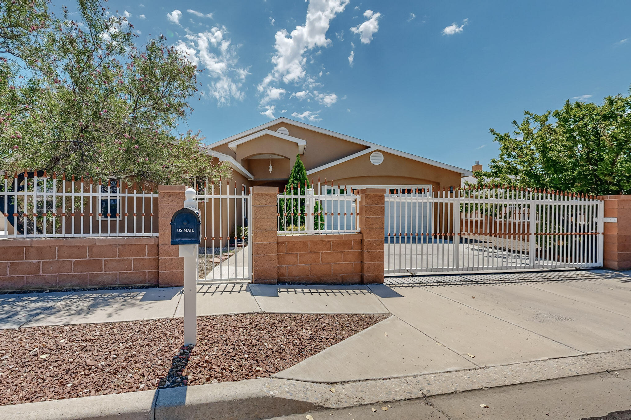 1925 Valley View Drive SW