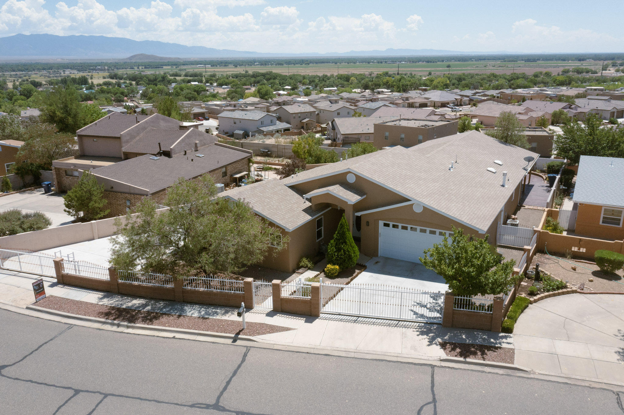 1925 Valley View Drive SW