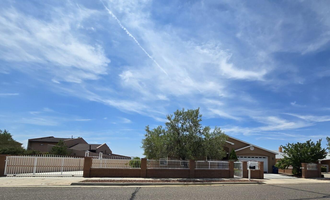 1925 Valley View Drive SW
