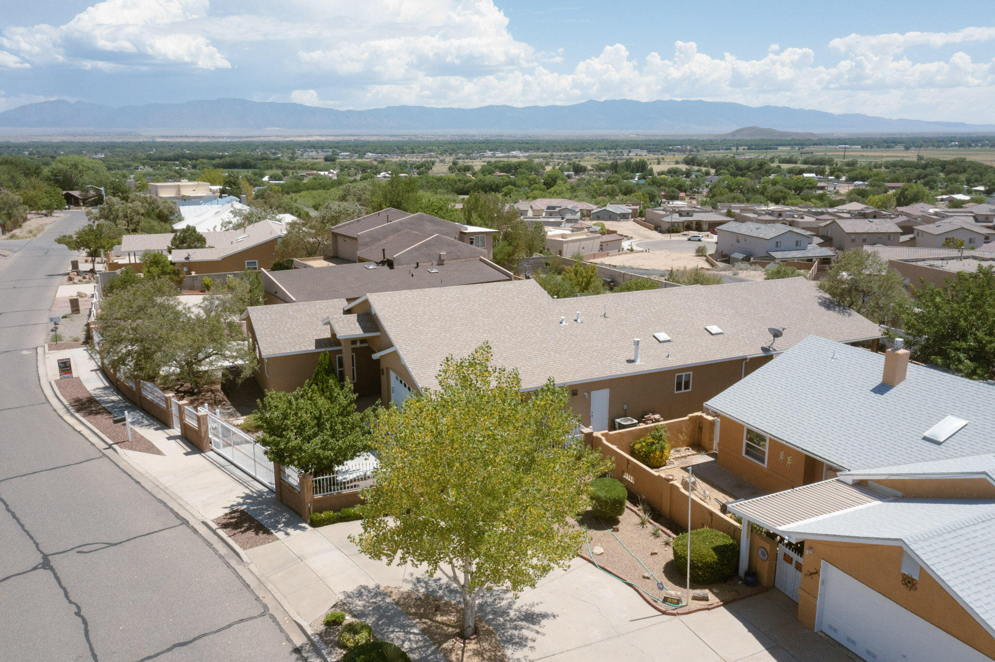 1925 Valley View Drive SW