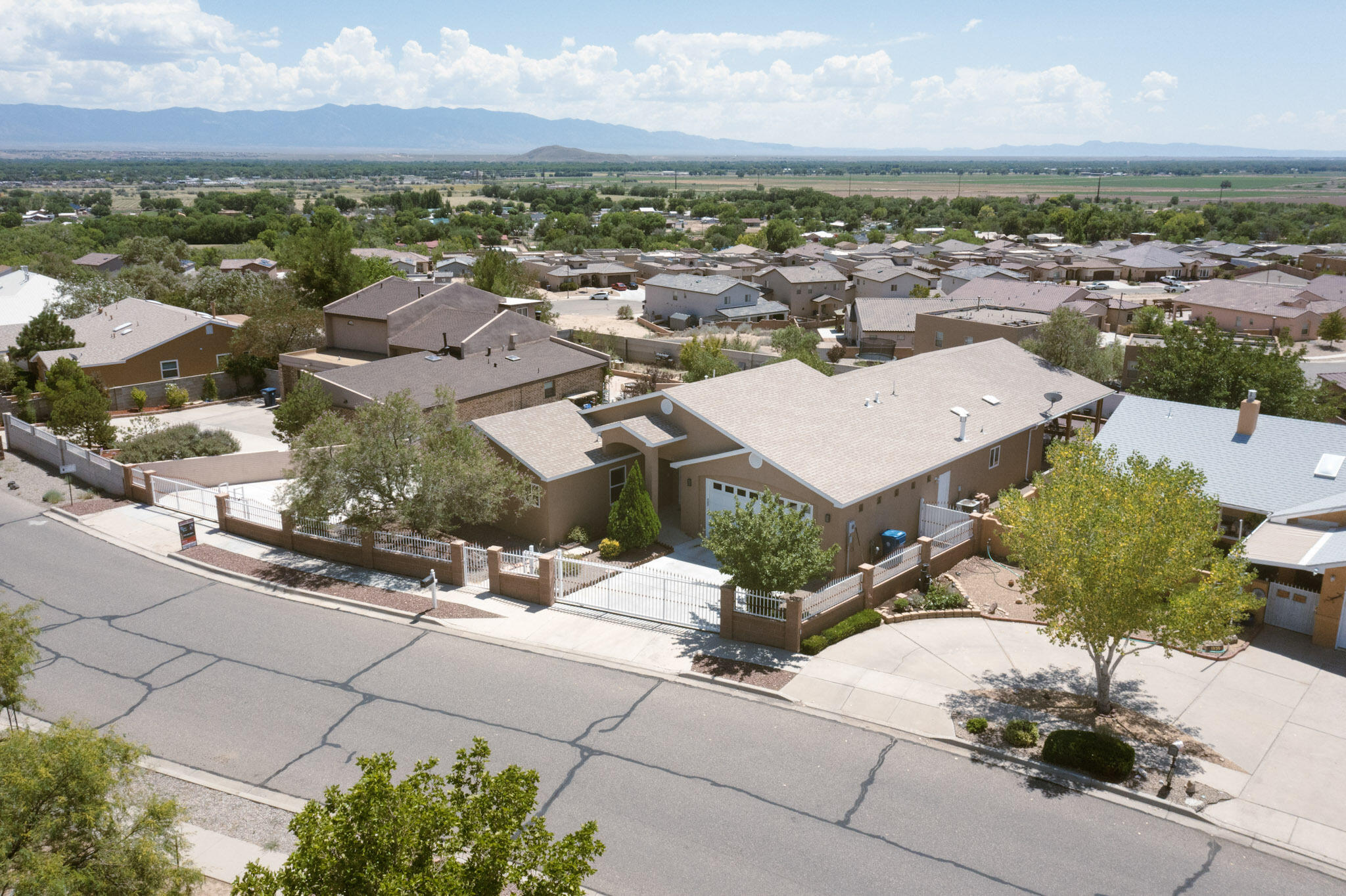 1925 Valley View Drive SW