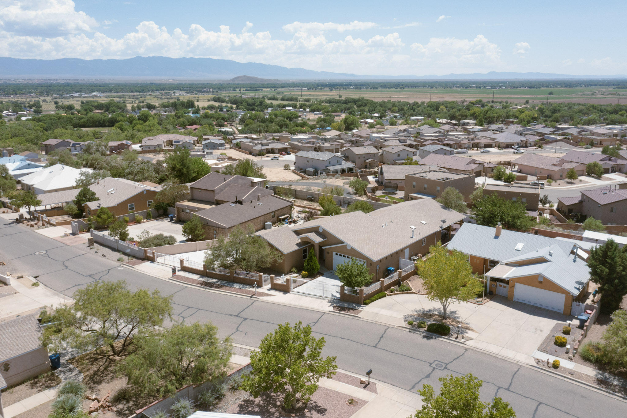 1925 Valley View Drive SW