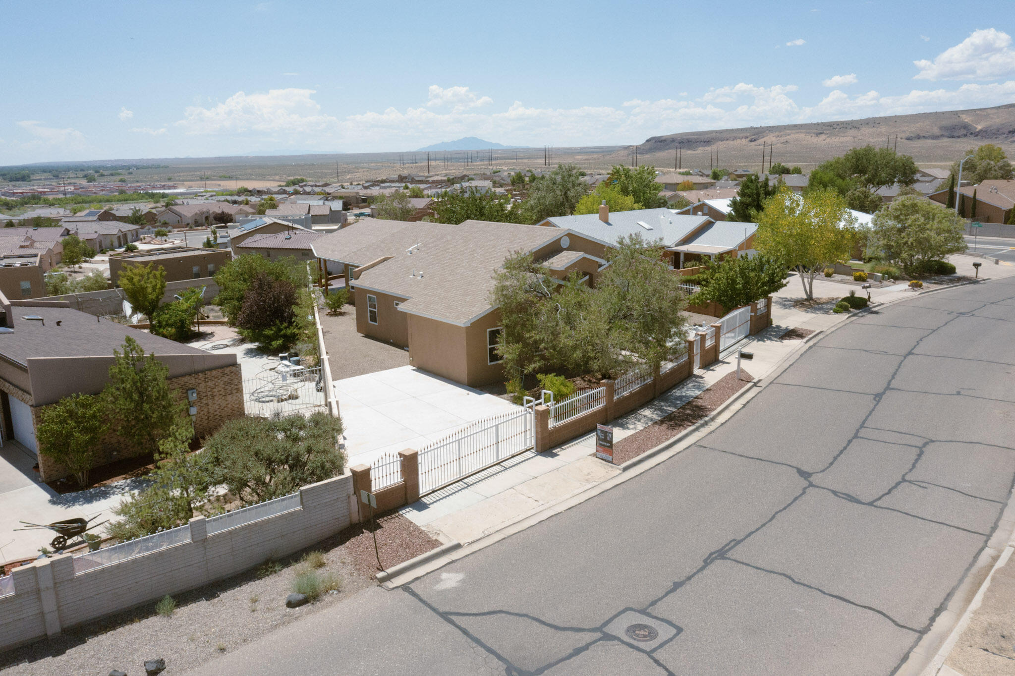 1925 Valley View Drive SW