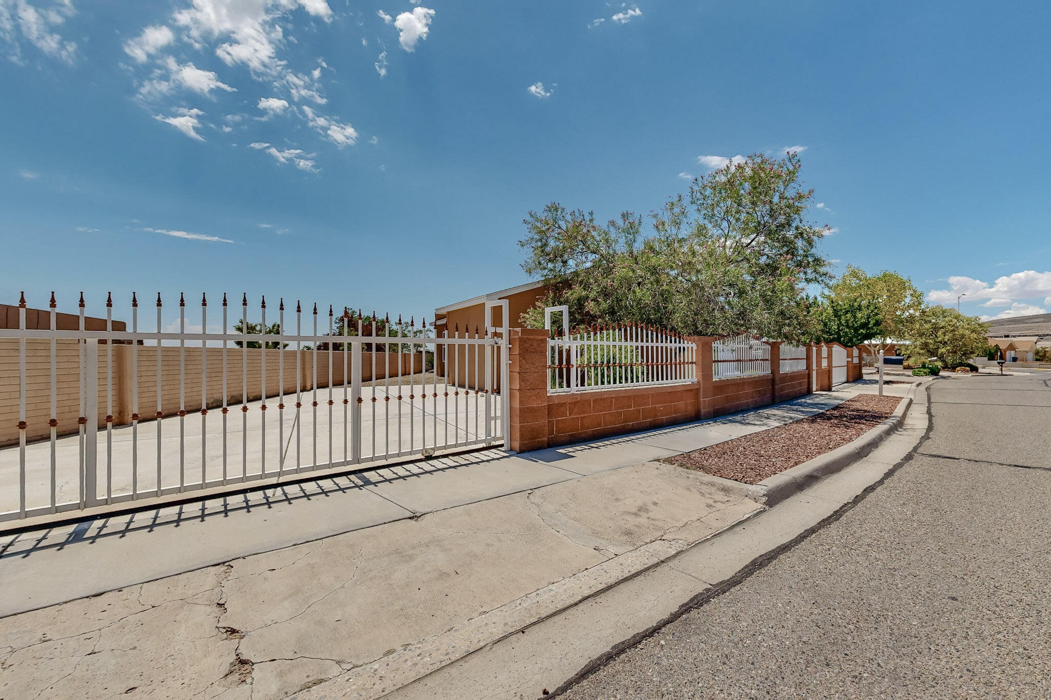 1925 Valley View Drive SW