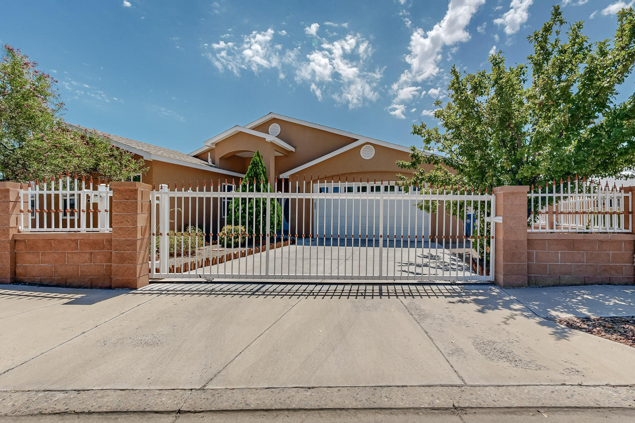 1925 Valley View Drive SW