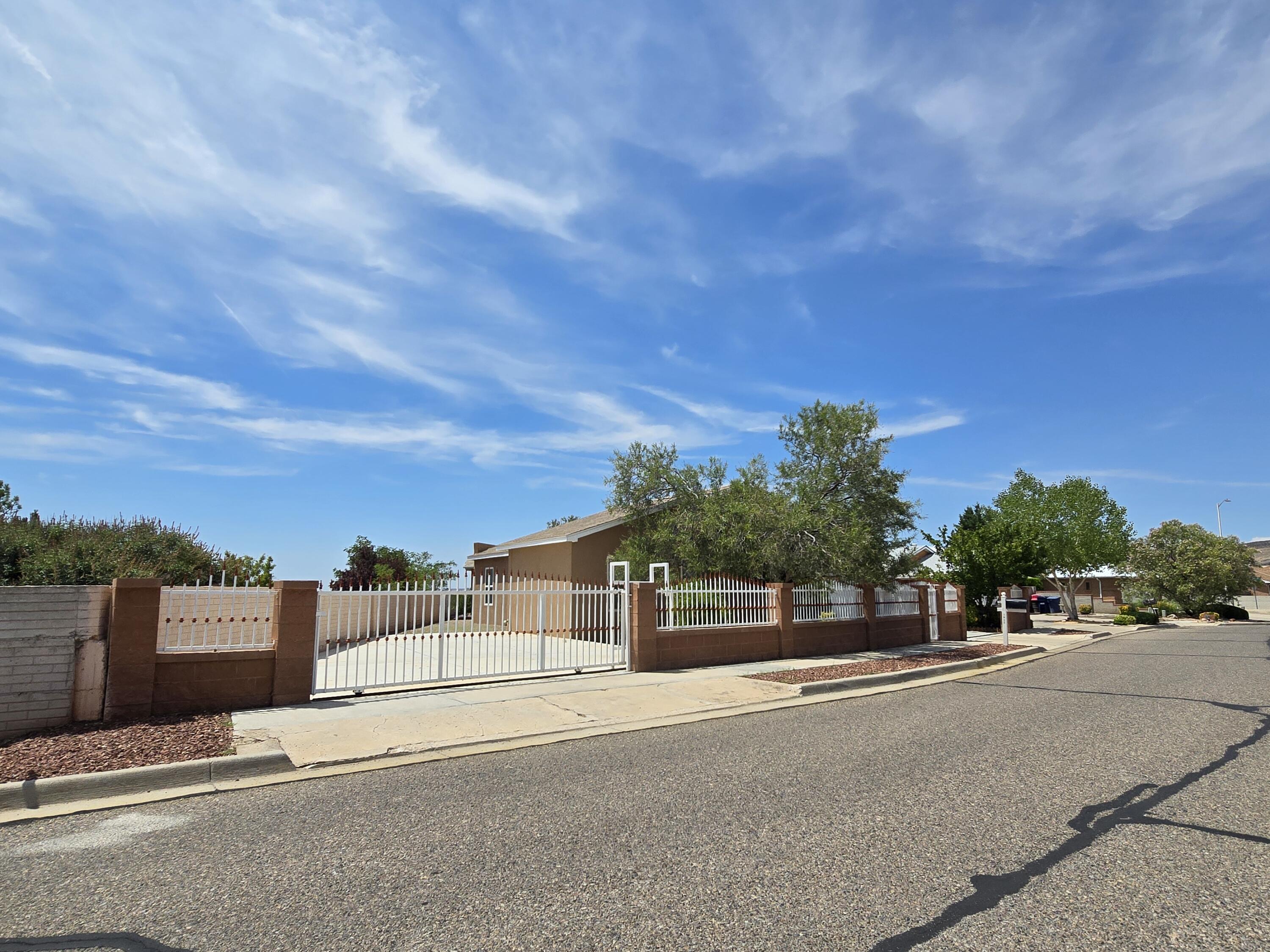 1925 Valley View Drive SW