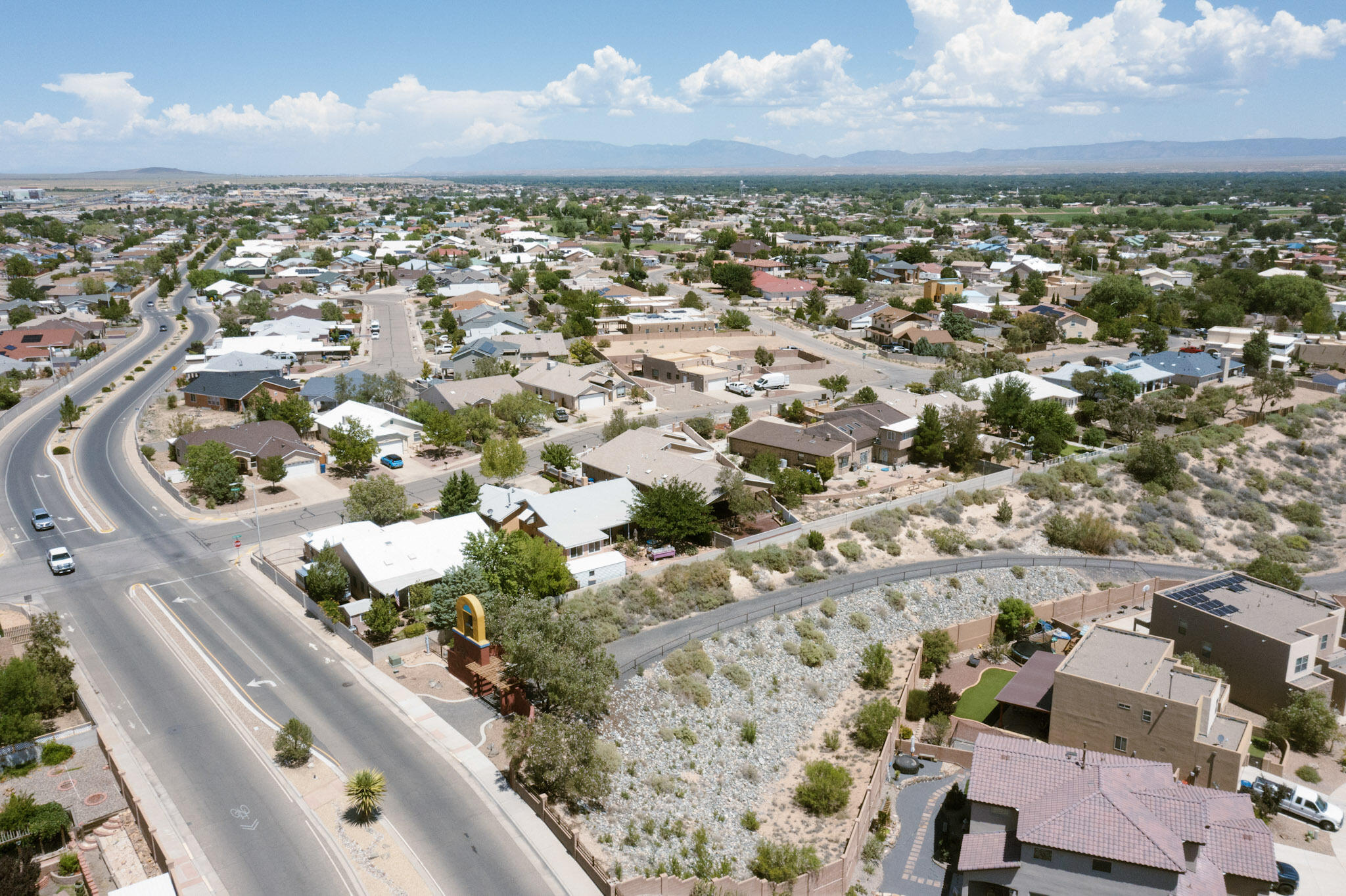 1925 Valley View Drive SW