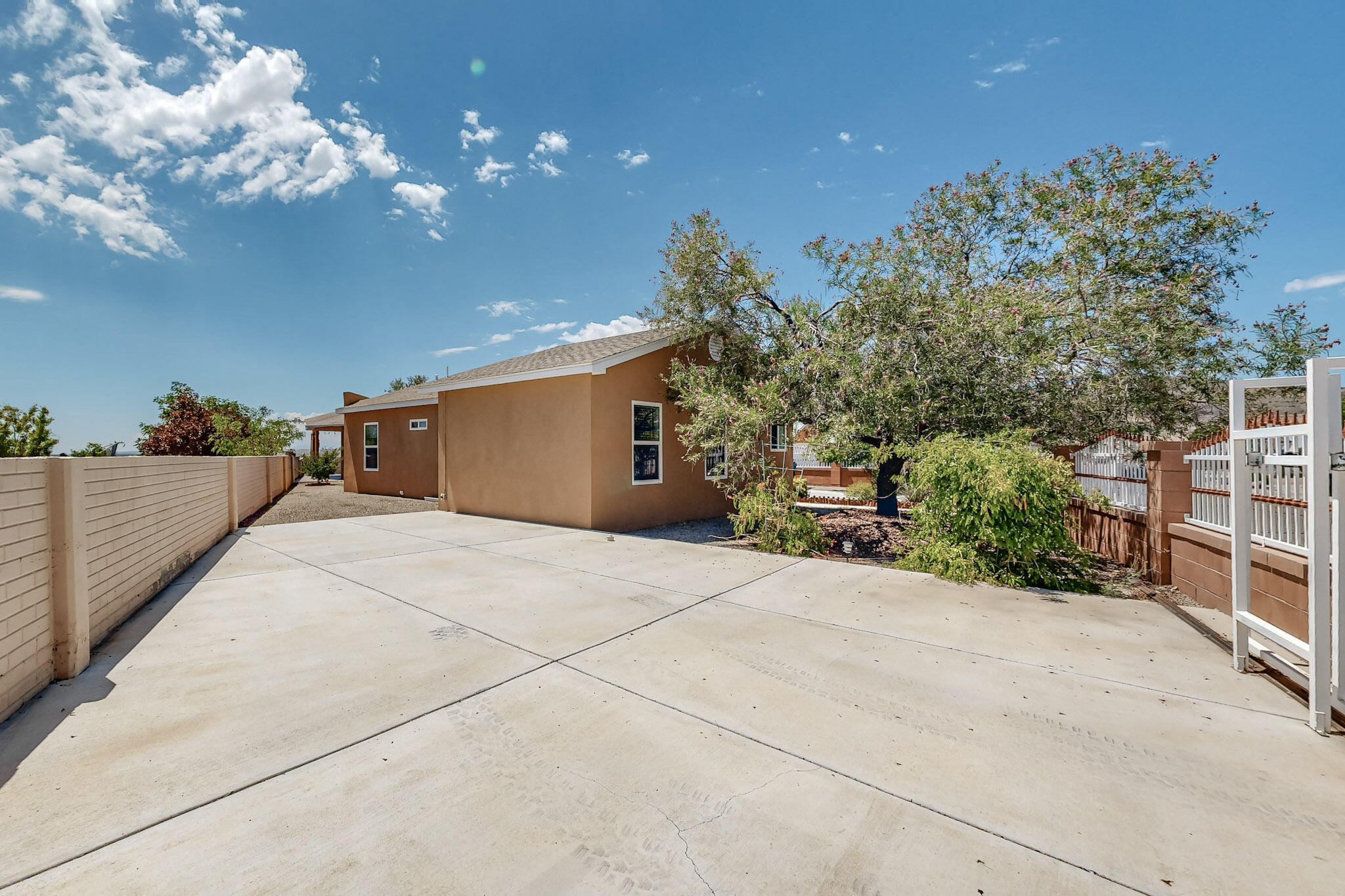 1925 Valley View Drive SW